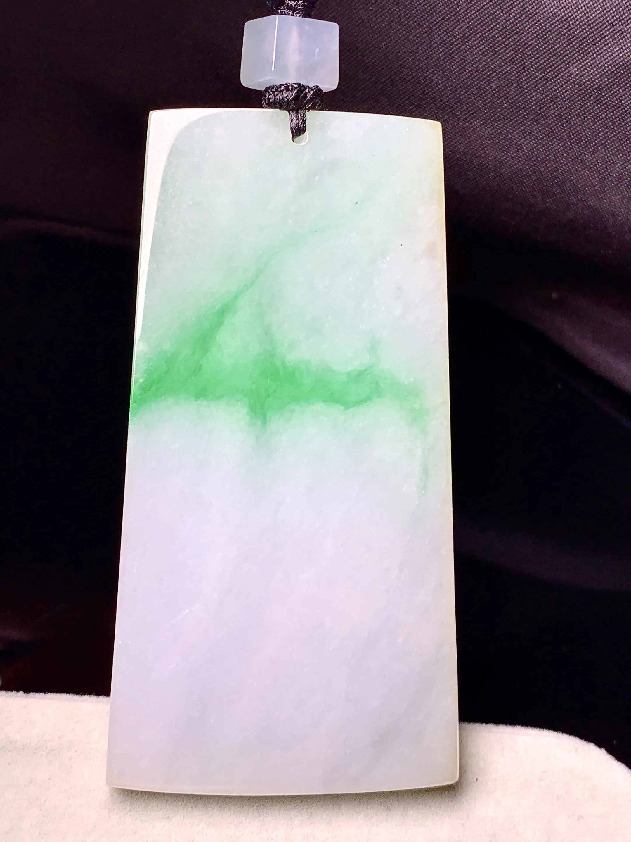 飘绿无事牌吊坠 玉质细腻 色泽艳丽清新 整体尺寸68.5*35.3*5.2