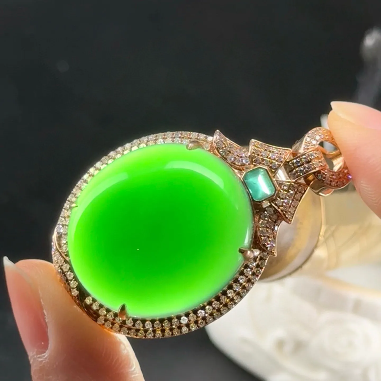 豪镶墨翠蛋面吊坠 种好色正 黑度极好 打灯通透 尺寸45.3