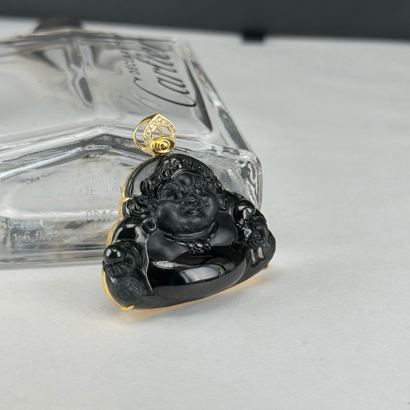 精品18k墨翠黄财神 种好色正 黑度极好 打灯通透 油性十足 尺寸34.1