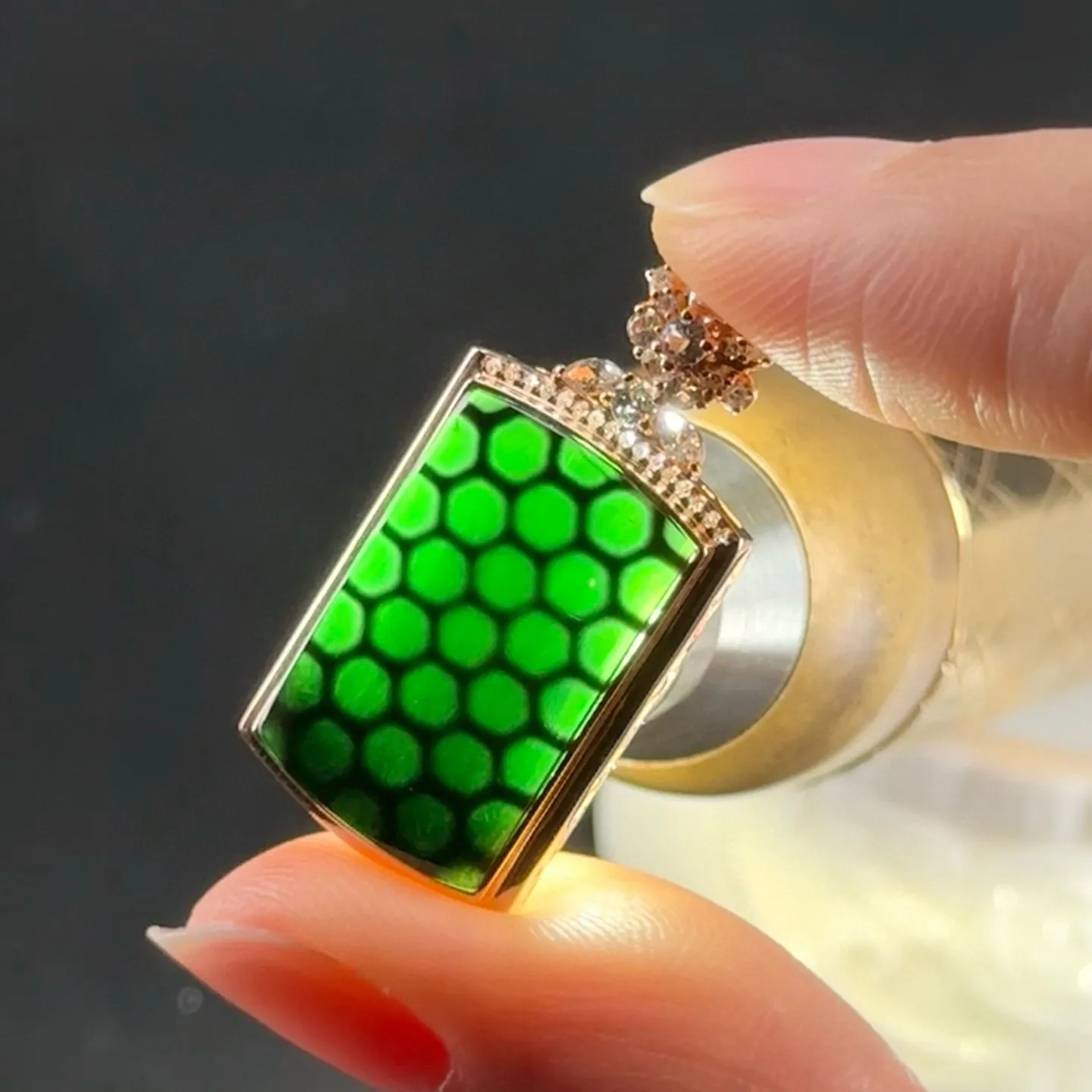 精品18k墨翠马鞍吊坠 种好色正 黑度极好 打灯通透 油性十足 尺寸30.5