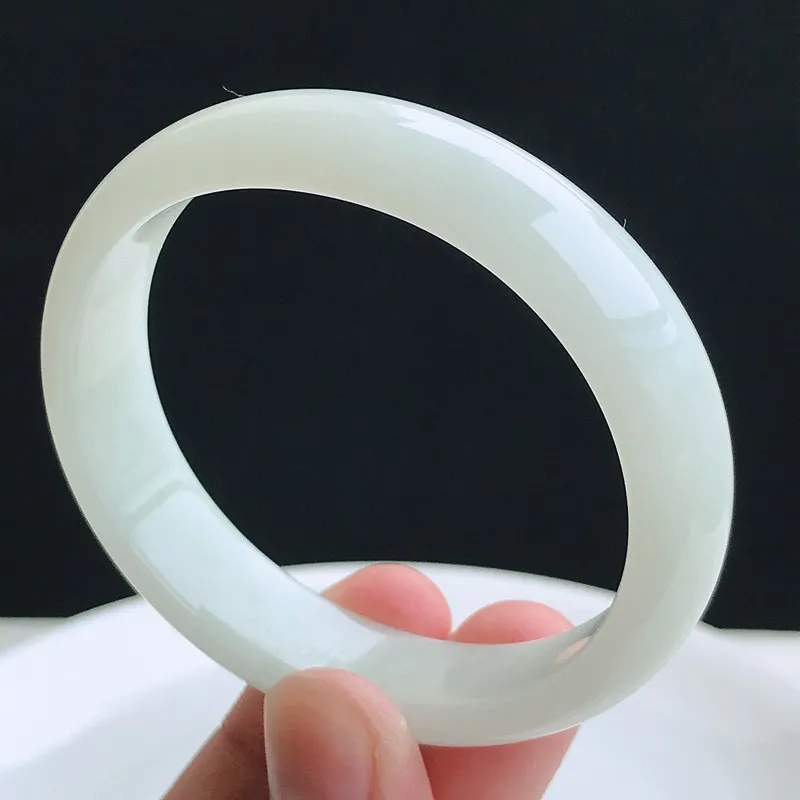 椭圆手镯55.2*49.7圈天然A货翡翠浅绿玉石手镯44.74g