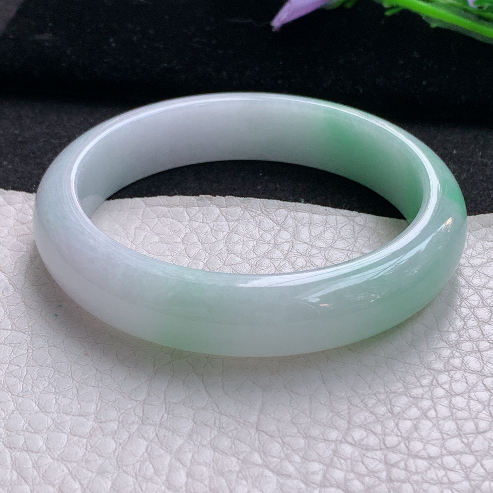 ee实拍56.5*13*7.8平安镯 天然缅甸翡翠飘绿玉手镯双彩宽边玉手环