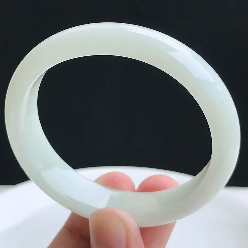 椭圆手镯55.2*49.7圈天然A货翡翠浅绿玉石手镯44.74g