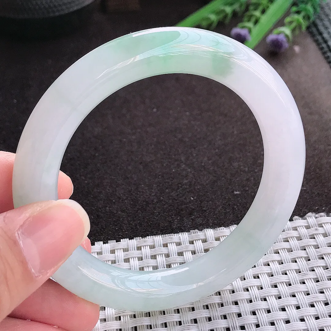 实拍翡翠A货56.5/11/10.9老坑冰胶果冻飘阳绿圆条手镯翡翠玉镯女款百搭