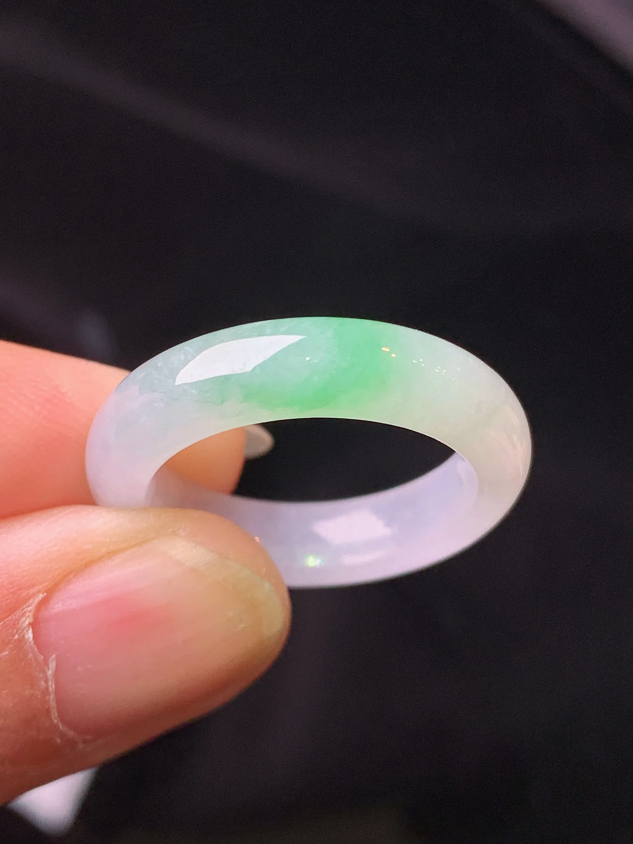 飘绿指环 玉质细腻 色泽艳丽清新 圈口12 整体尺寸23*4.8*3.6