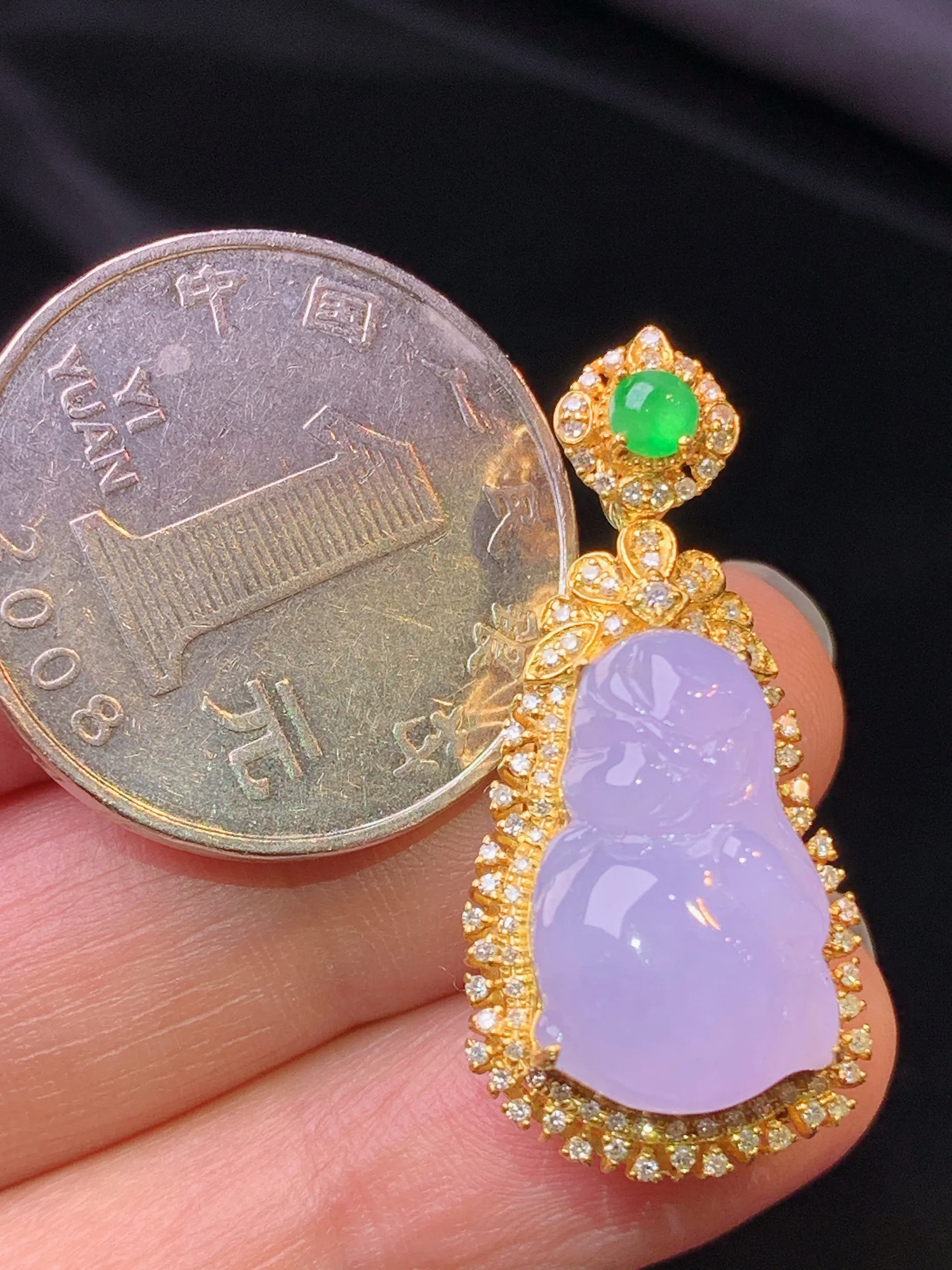 18k金钻镶嵌紫罗兰小女孩吊坠 玉质细腻 色泽艳丽清新 整体尺寸32.6*15*11.8