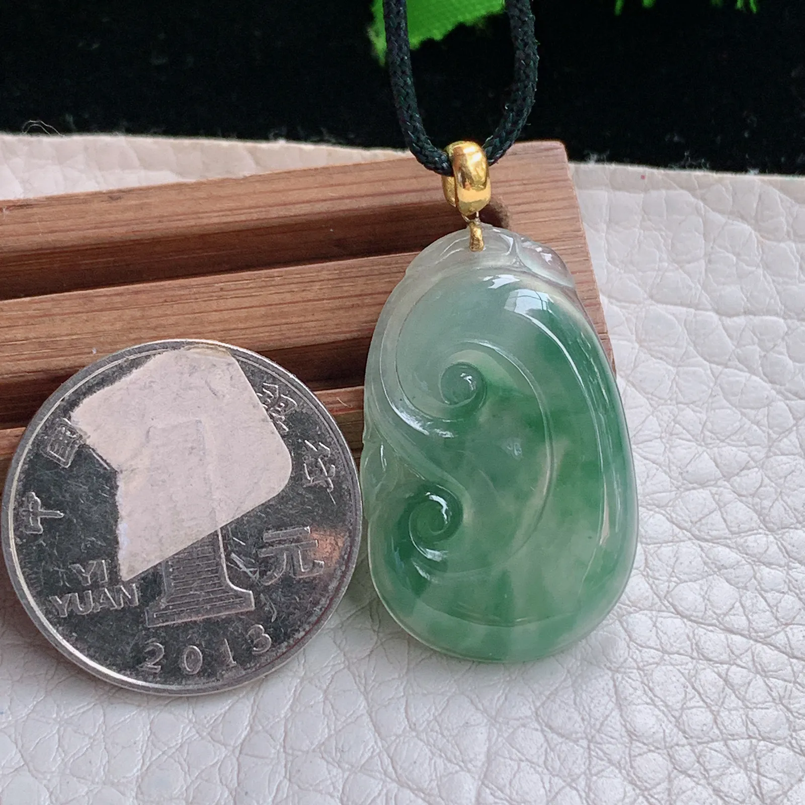 axm实拍30.8*19.6*3.8缅甸翡翠精雕冰飘花如意 事事如意玉吊坠