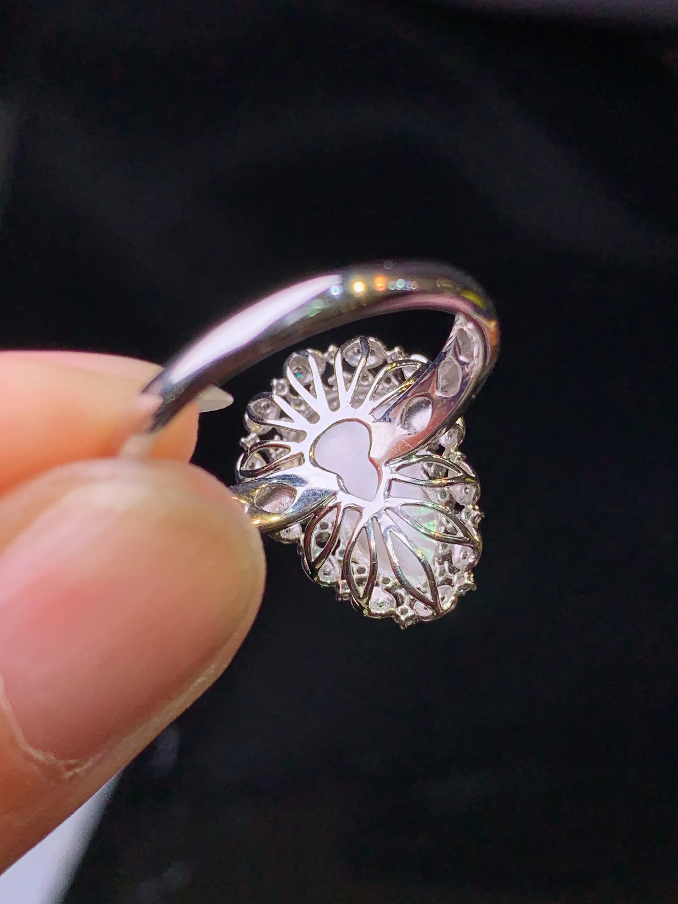 18k金钻镶嵌翠绿葫芦戒指 玉质细腻 色泽艳丽清新 圈口13.5 整体尺寸16.6*12.3*8.8