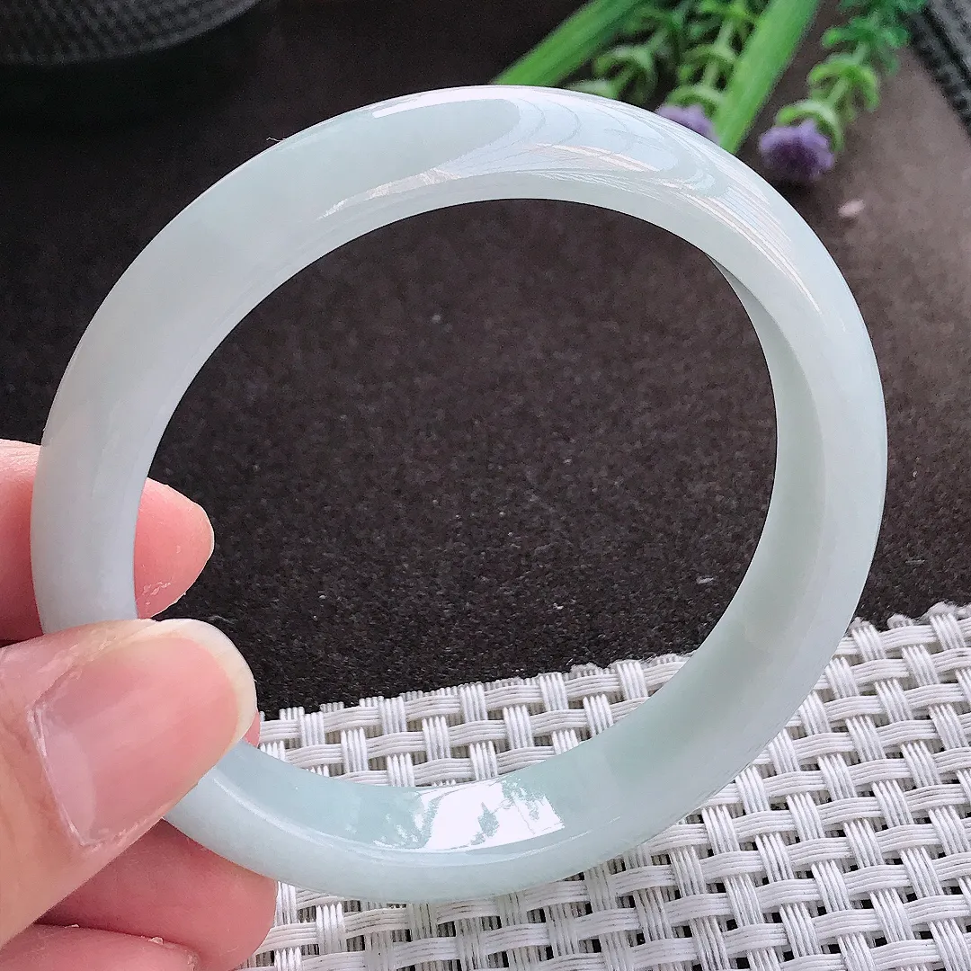 实拍翡翠A货59/12.3/7.8老坑秀气冰润月光白手镯宽边翡翠玉镯女款百搭