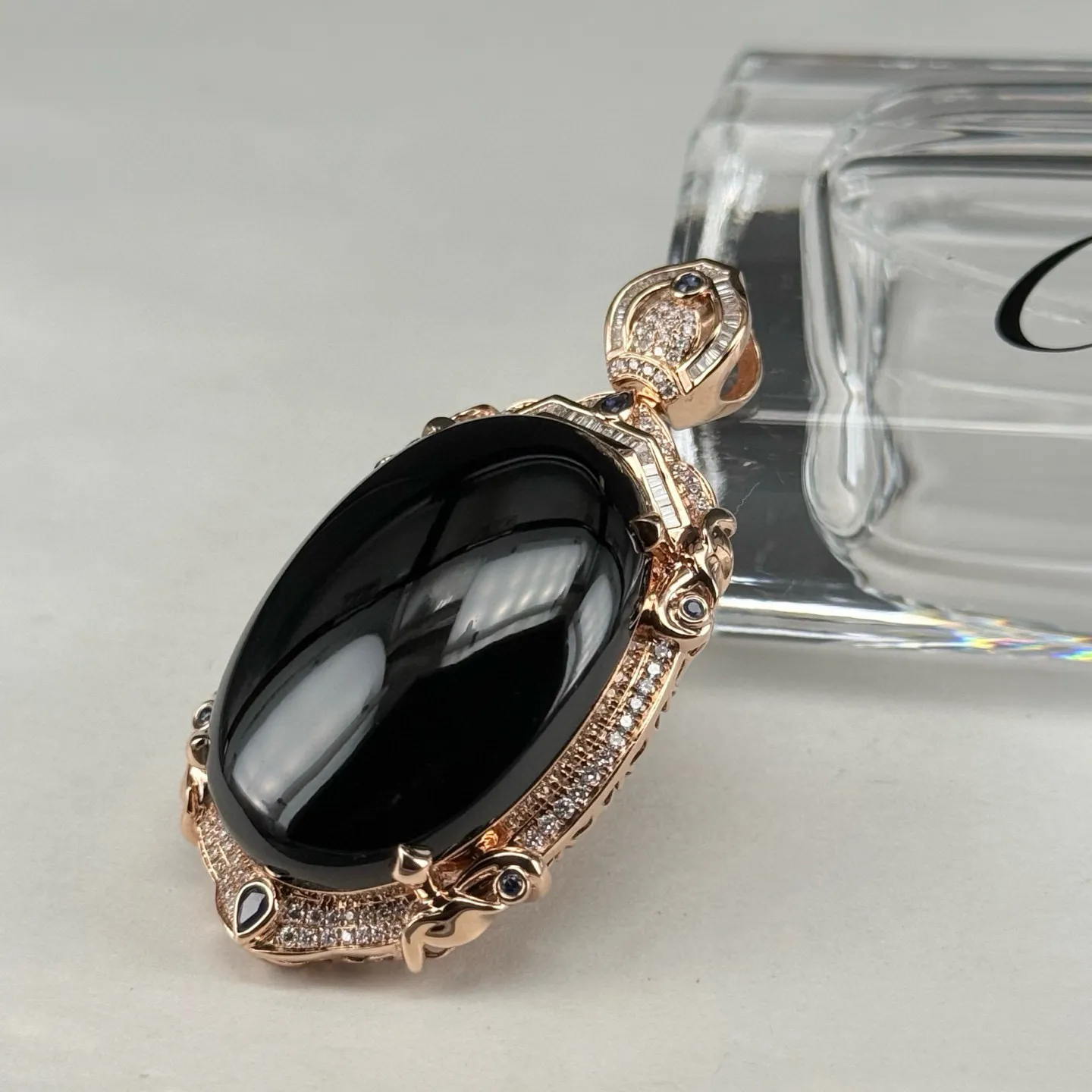 精品18k墨翠蛋面吊坠 种好色正 黑度极好 打灯通透 油性十足 尺寸51