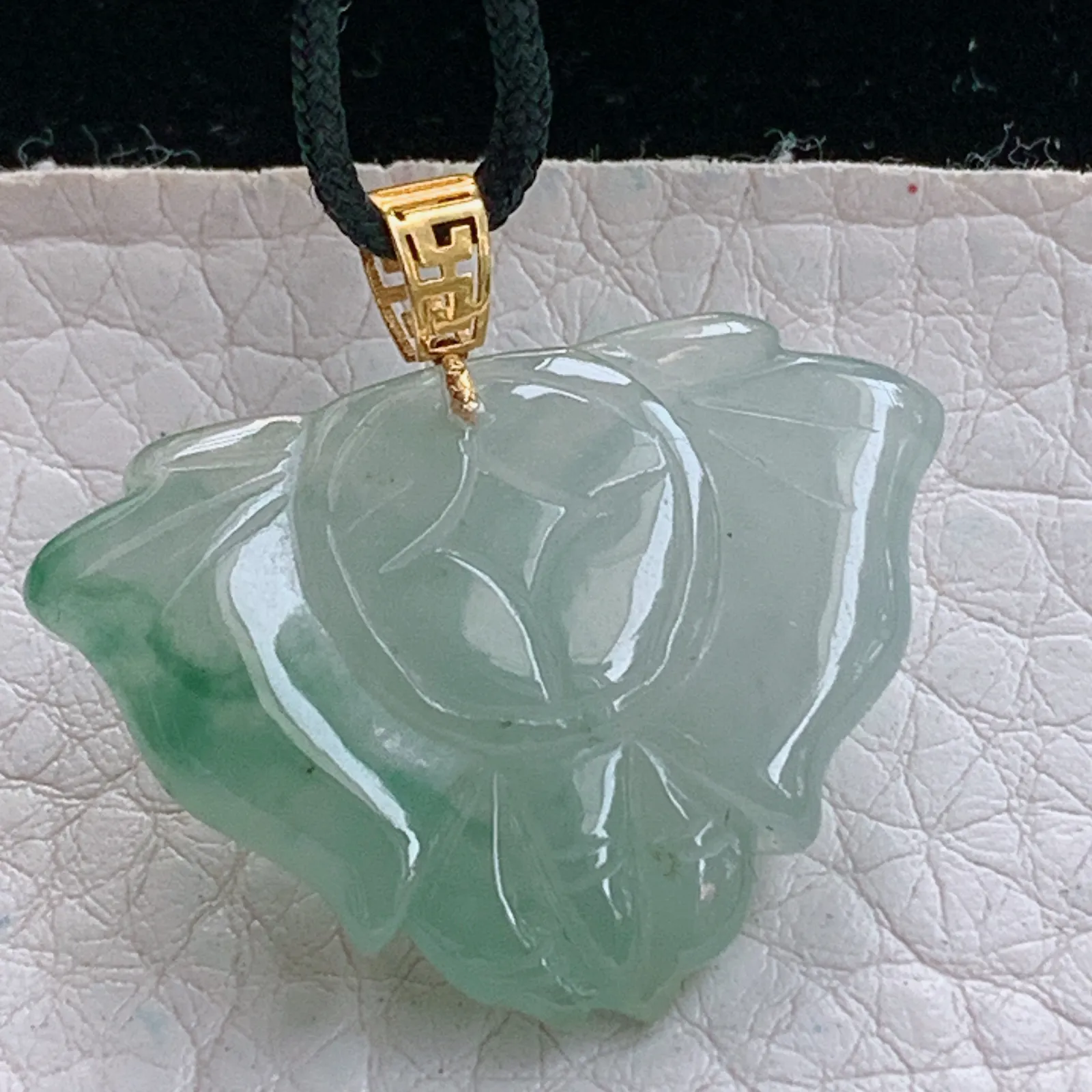 axm实拍22*30.5*7.8缅甸翡翠精雕冰晴蝴蝴 翩翩起舞玉吊坠