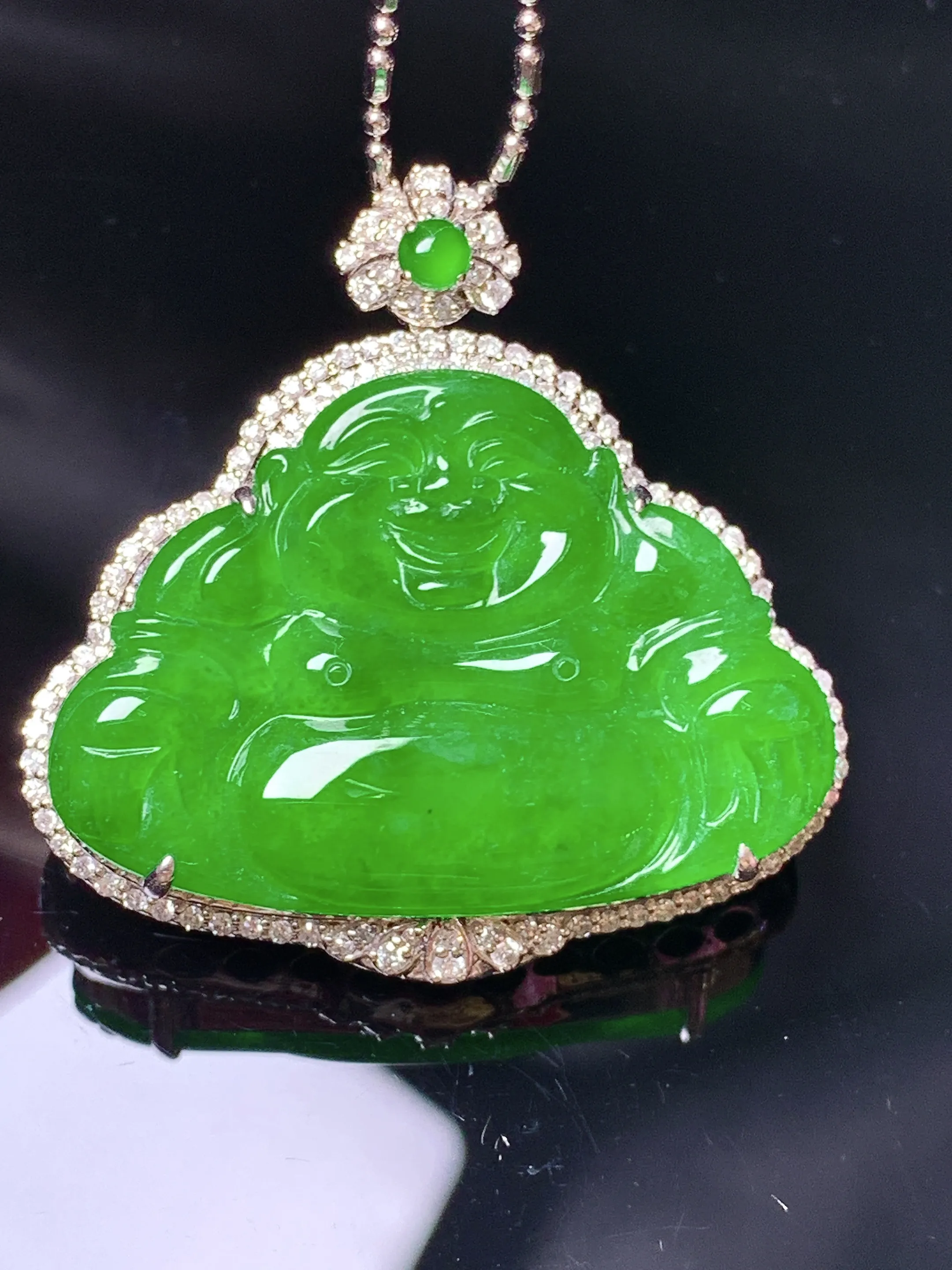18k金钻镶嵌满绿佛公吊坠 玉质细腻 色泽艳丽清新 整体尺寸32.2*32.6*8