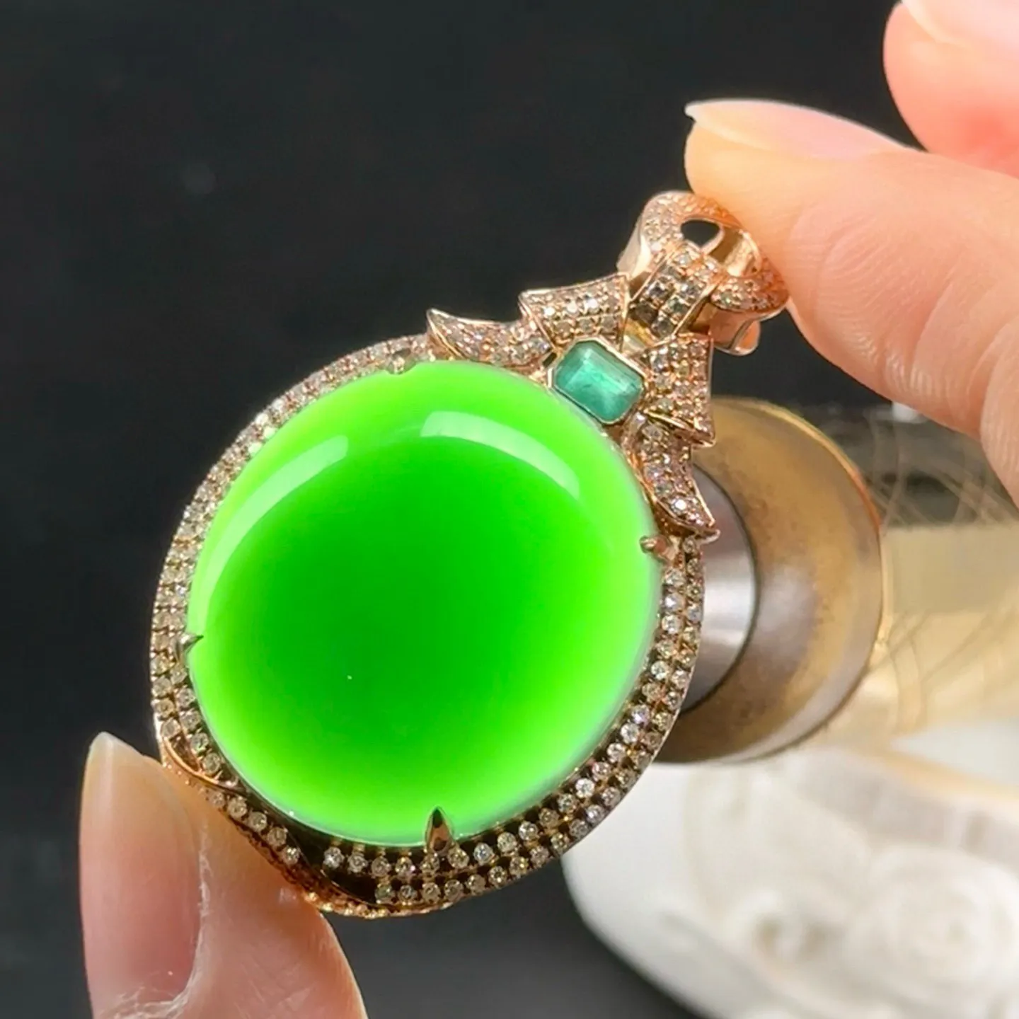 豪镶墨翠蛋面吊坠 种好色正 黑度极好 打灯通透 尺寸45.3