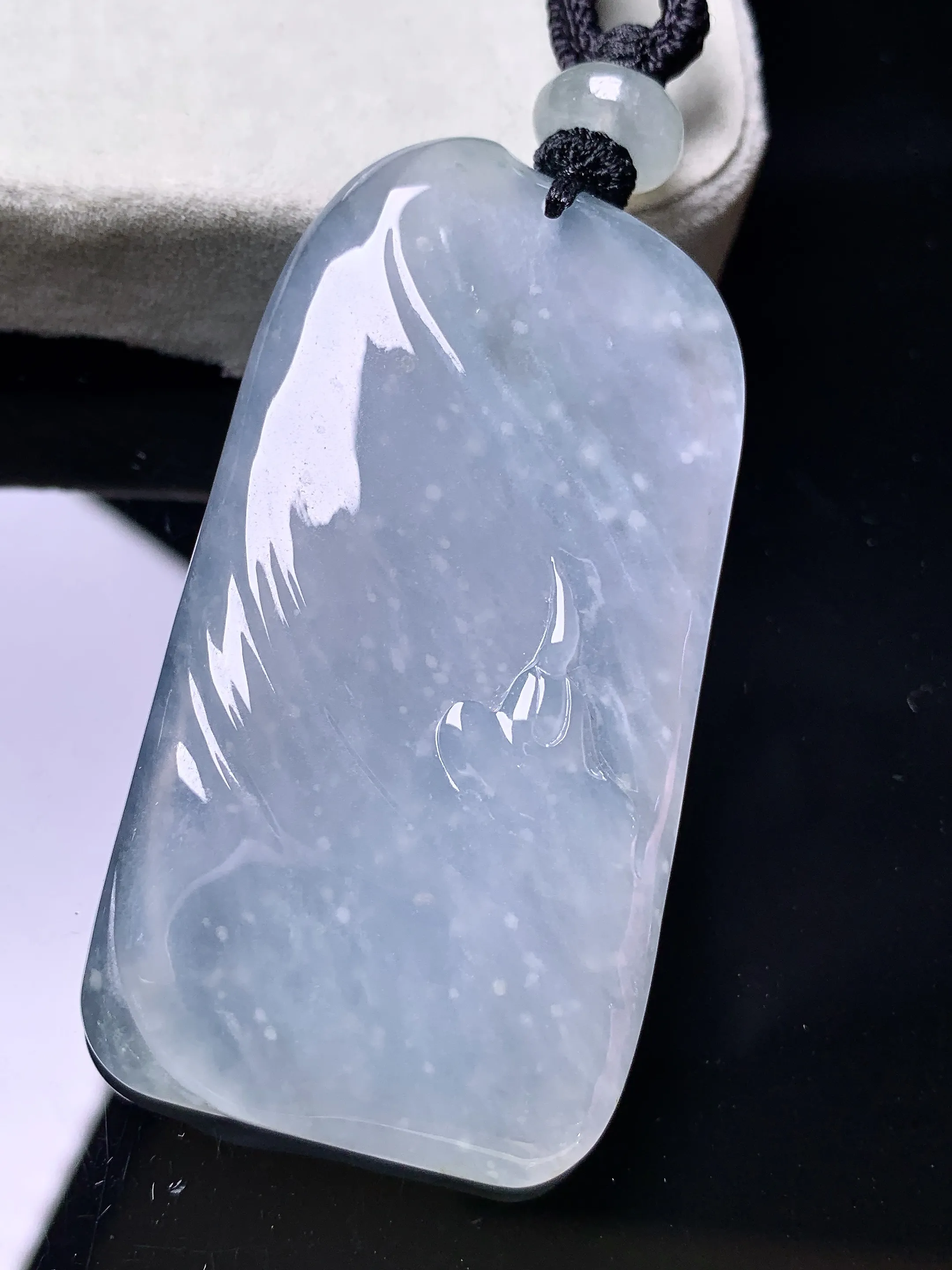 冰种悟道牌吊坠 玉质细腻 色泽艳丽清新 整体尺寸59.2*31*5