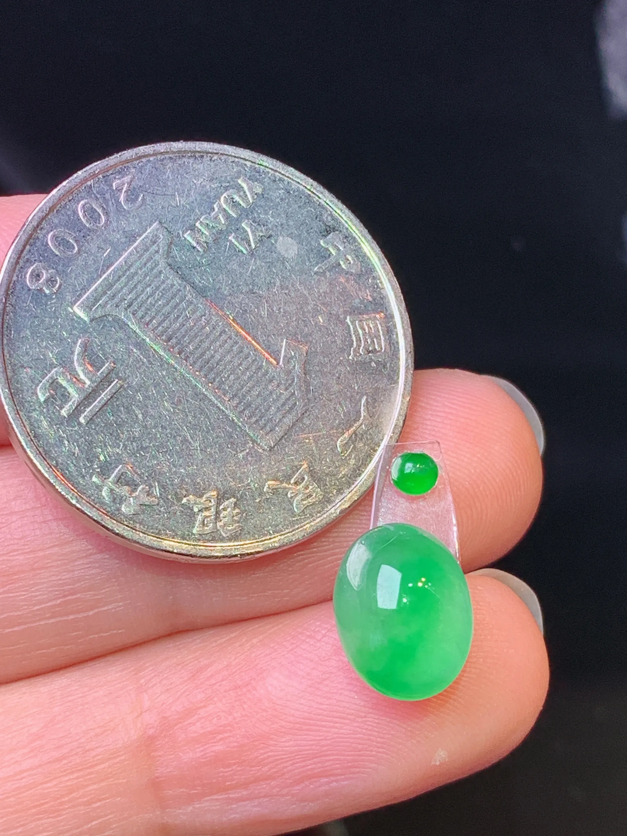 镶嵌款 翠绿蛋面吊坠 玉质细腻 色泽艳丽清新 整体尺寸10*7.6*5.5