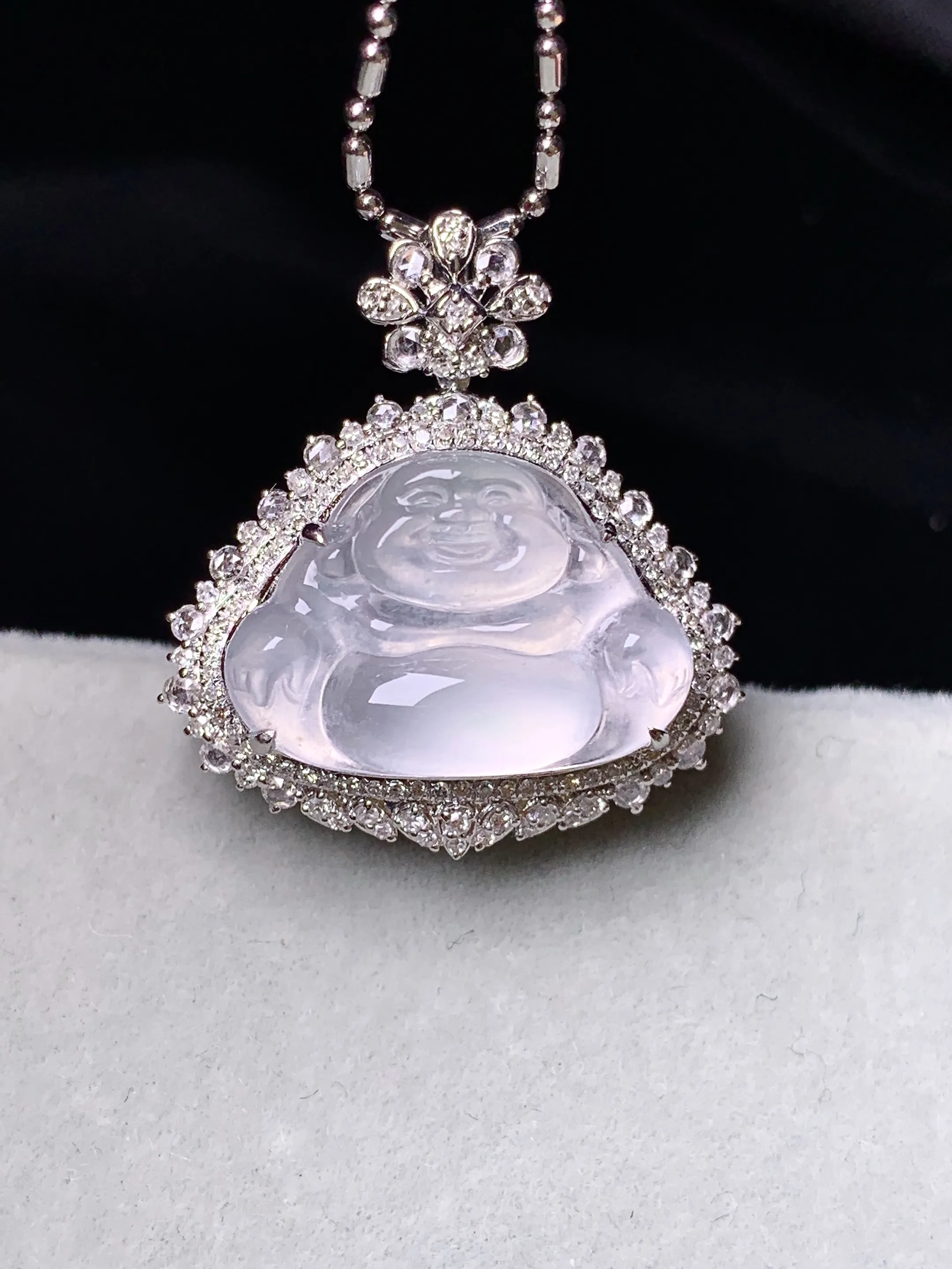 18k金钻镶嵌冰种佛公吊坠 玉质细腻 色泽艳丽清新 整体尺寸25*22.8*11.6