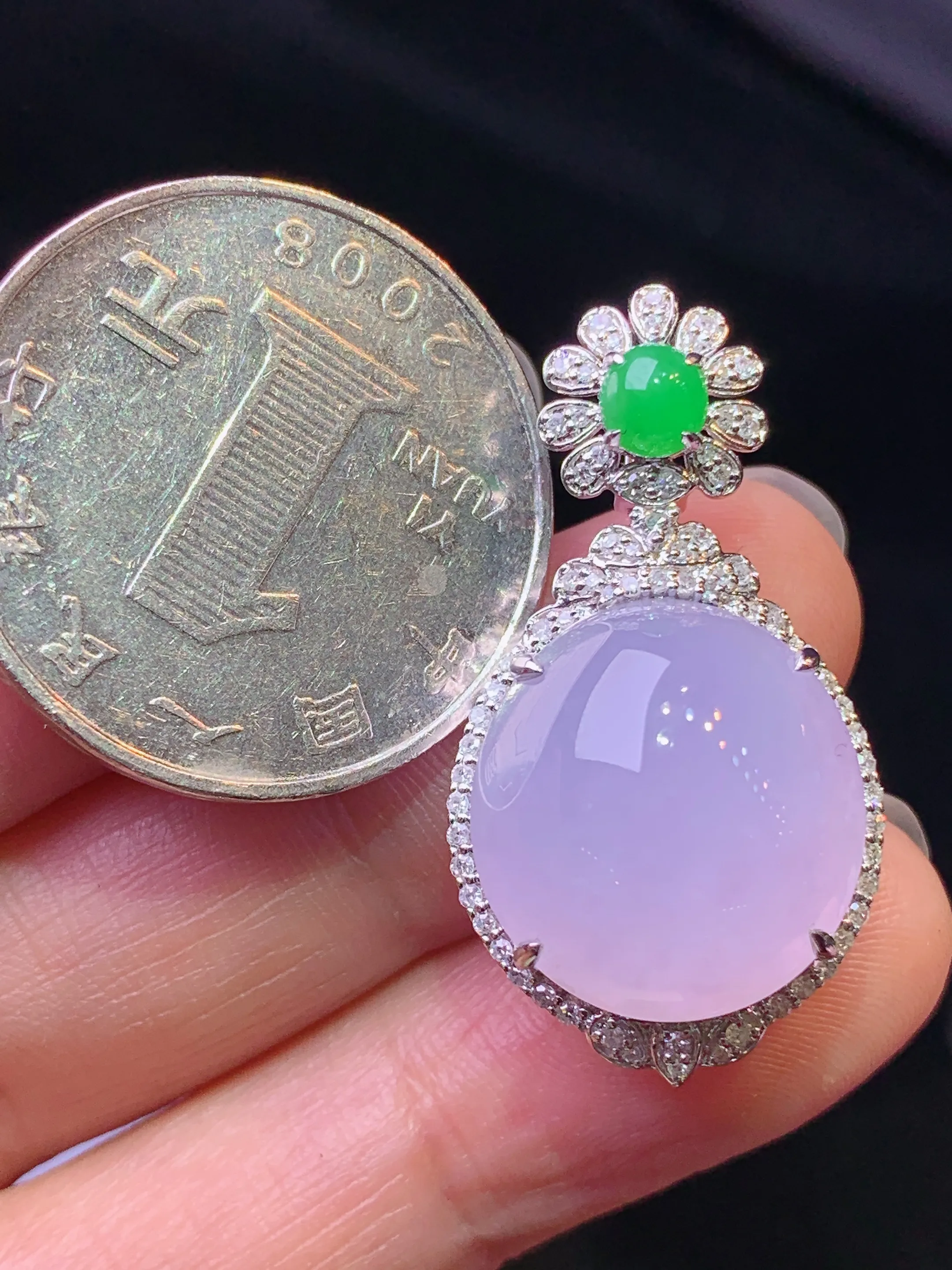 18k金钻镶嵌紫罗兰蛋面吊坠 玉质细腻 色泽艳丽清新 整体尺寸31.5*17*10.8