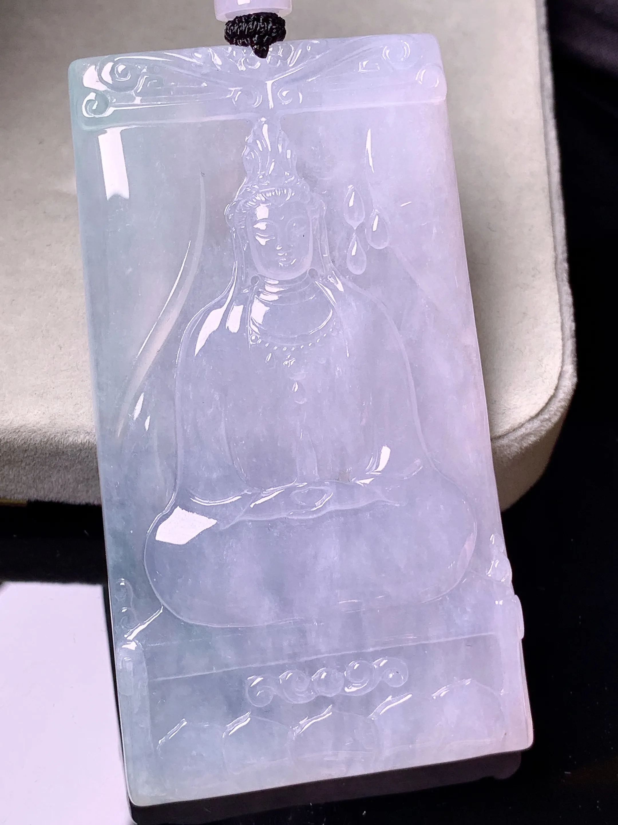 冰种飘绿观音吊坠 玉质细腻 色泽艳丽清新 整体尺寸69.5*38.8*6.5