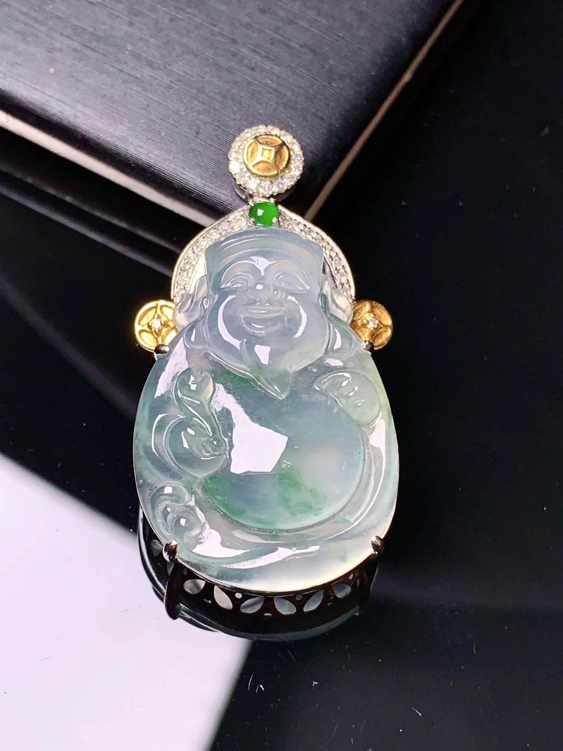 18k金镶嵌冰种财神吊坠 玉质细腻 色泽艳丽清新 整体尺寸36.3*18.7*7.6