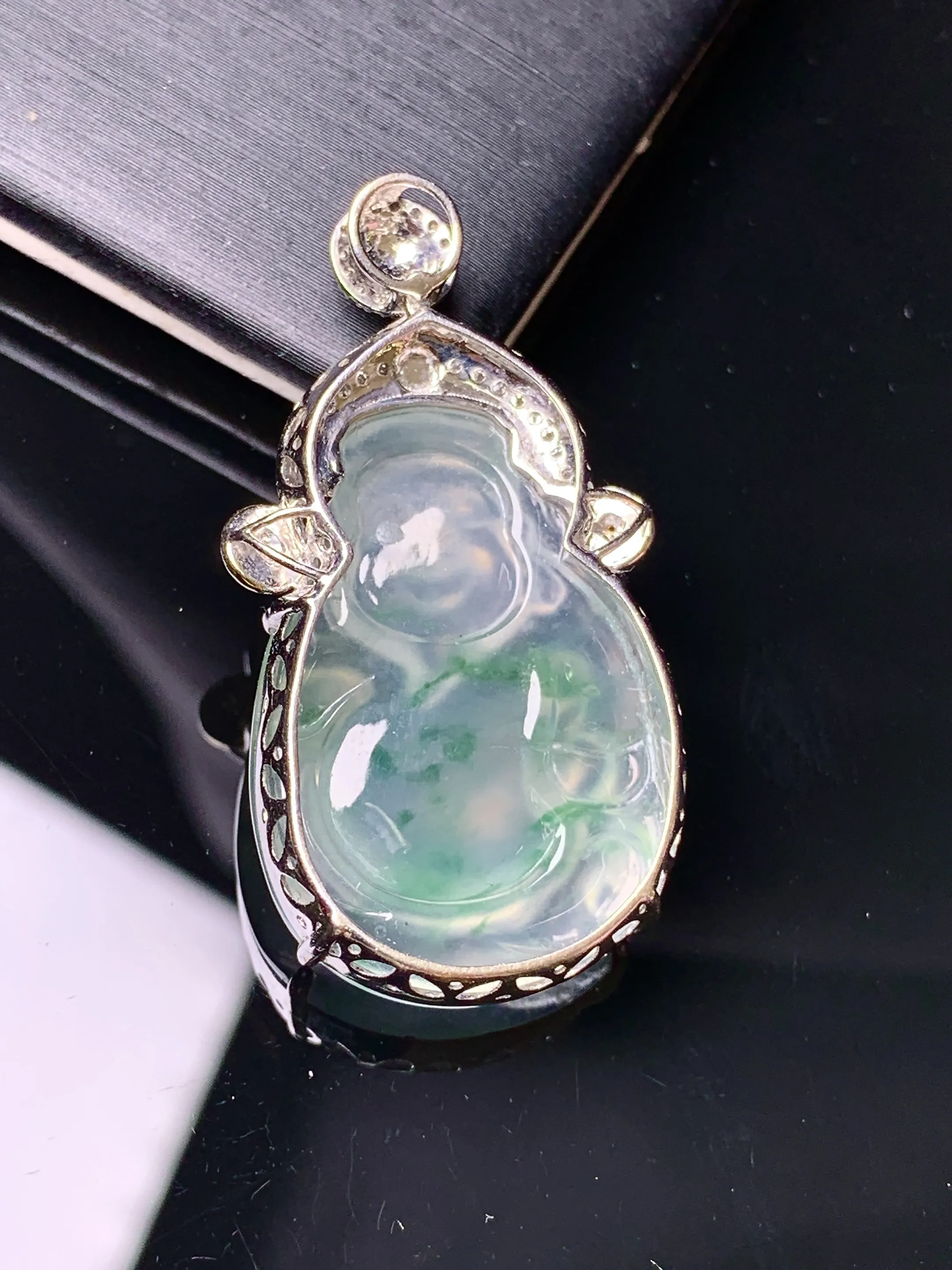 18k金镶嵌冰种财神吊坠 玉质细腻 色泽艳丽清新 整体尺寸36.3*18.7*7.6