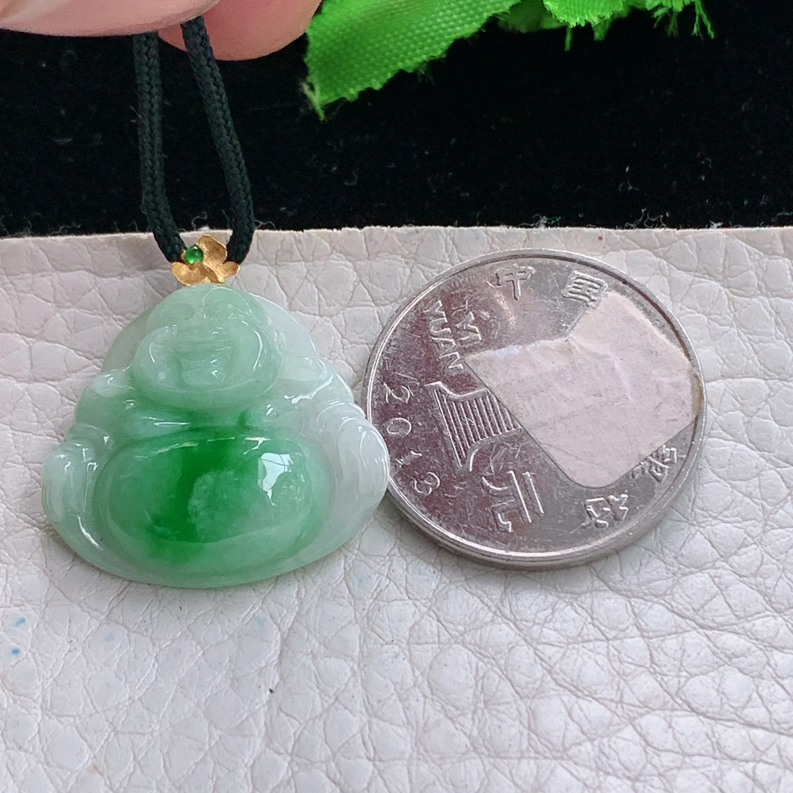 axm实拍27*24.8*7缅甸翡翠精雕辣绿饱满佛公 开心佛玉吊坠