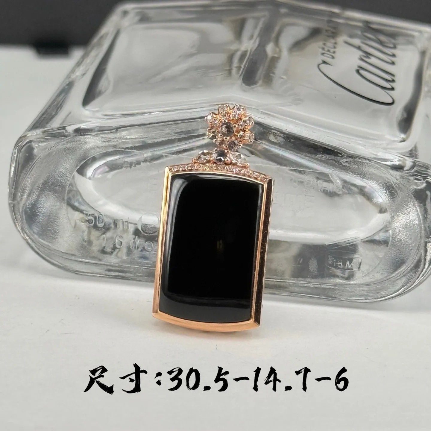 精品18k墨翠马鞍吊坠 种好色正 黑度极好 打灯通透 油性十足 尺寸30.5