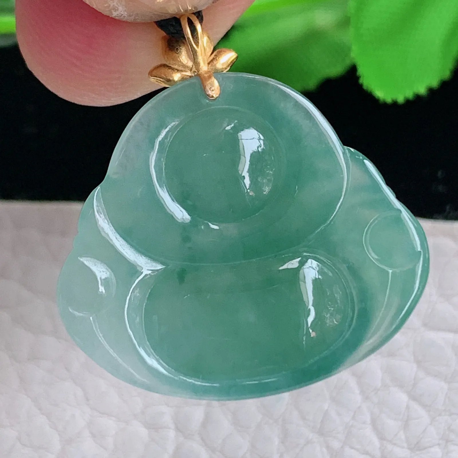 axm实拍30.8*20.3*6缅甸翡翠精雕冰蓝？饱满佛公 开心佛玉吊坠