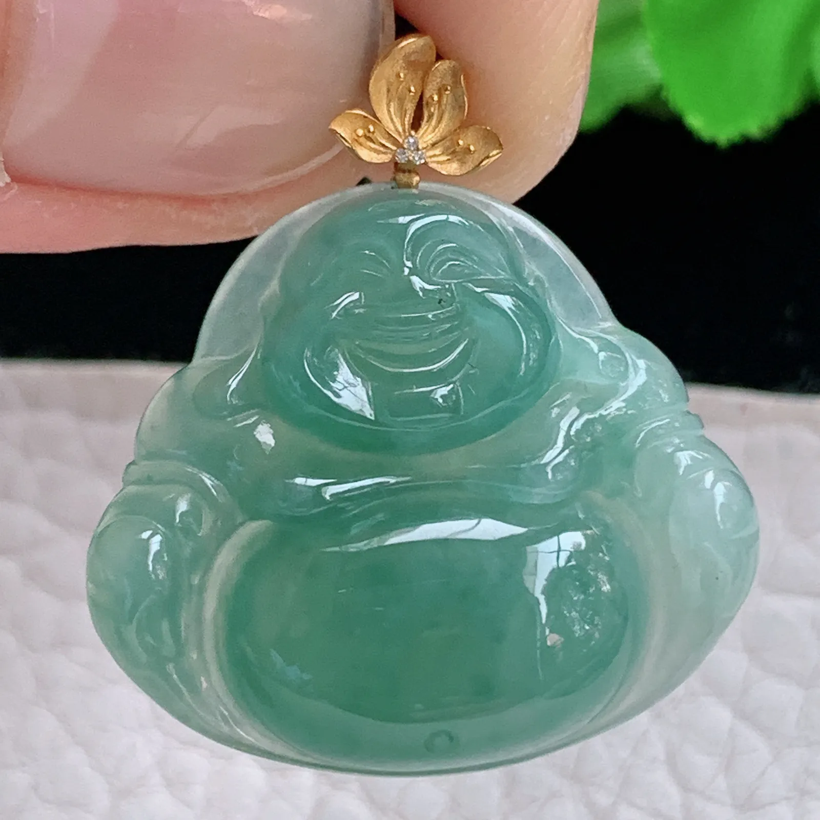 axm实拍30.8*20.3*6缅甸翡翠精雕冰蓝？饱满佛公 开心佛玉吊坠