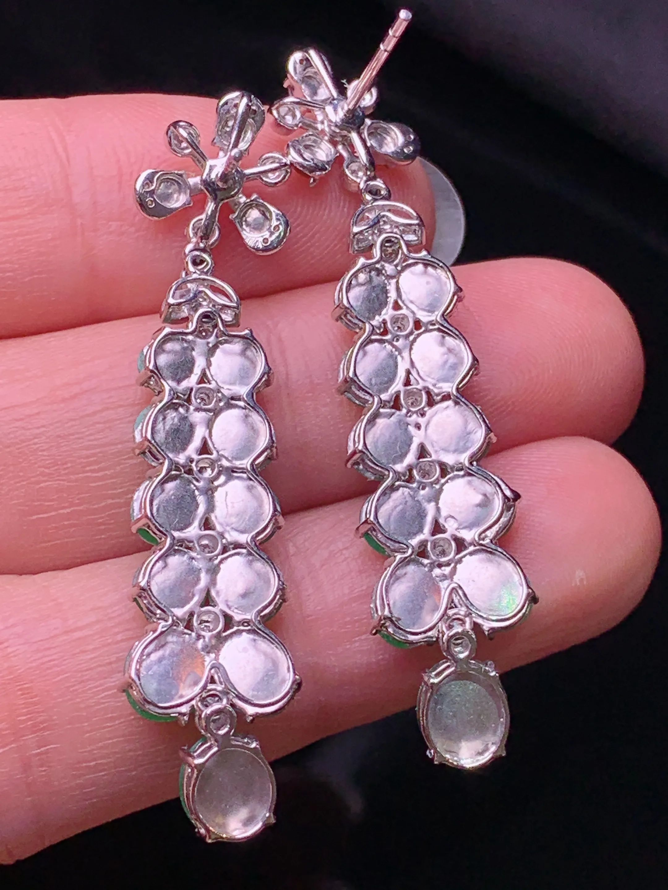 18k金钻镶嵌翠绿蛋面组合耳坠 玉质细腻 色泽艳丽清新 整体尺寸45.5*10.3*4.5