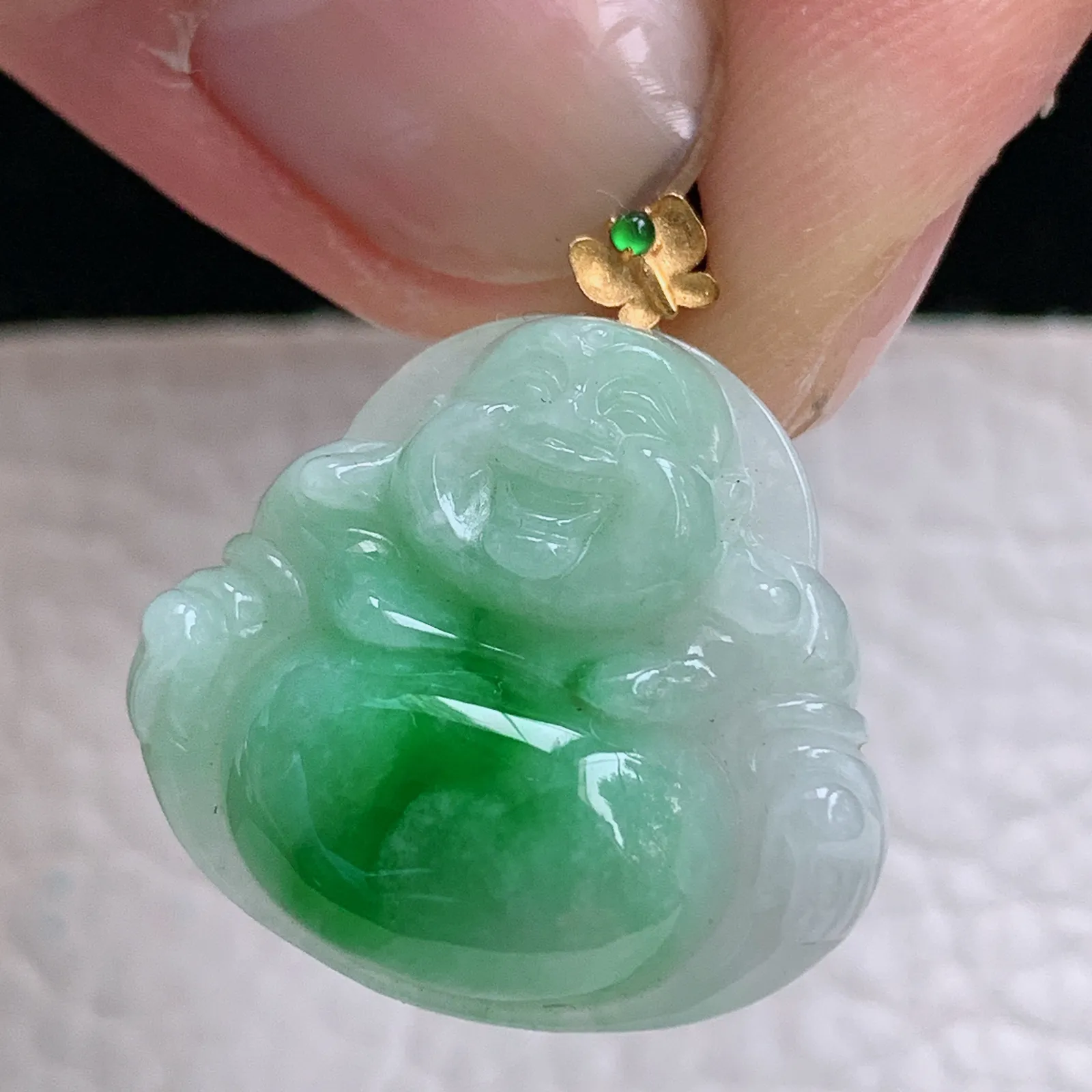 axm实拍27*24.8*7缅甸翡翠精雕辣绿饱满佛公 开心佛玉吊坠