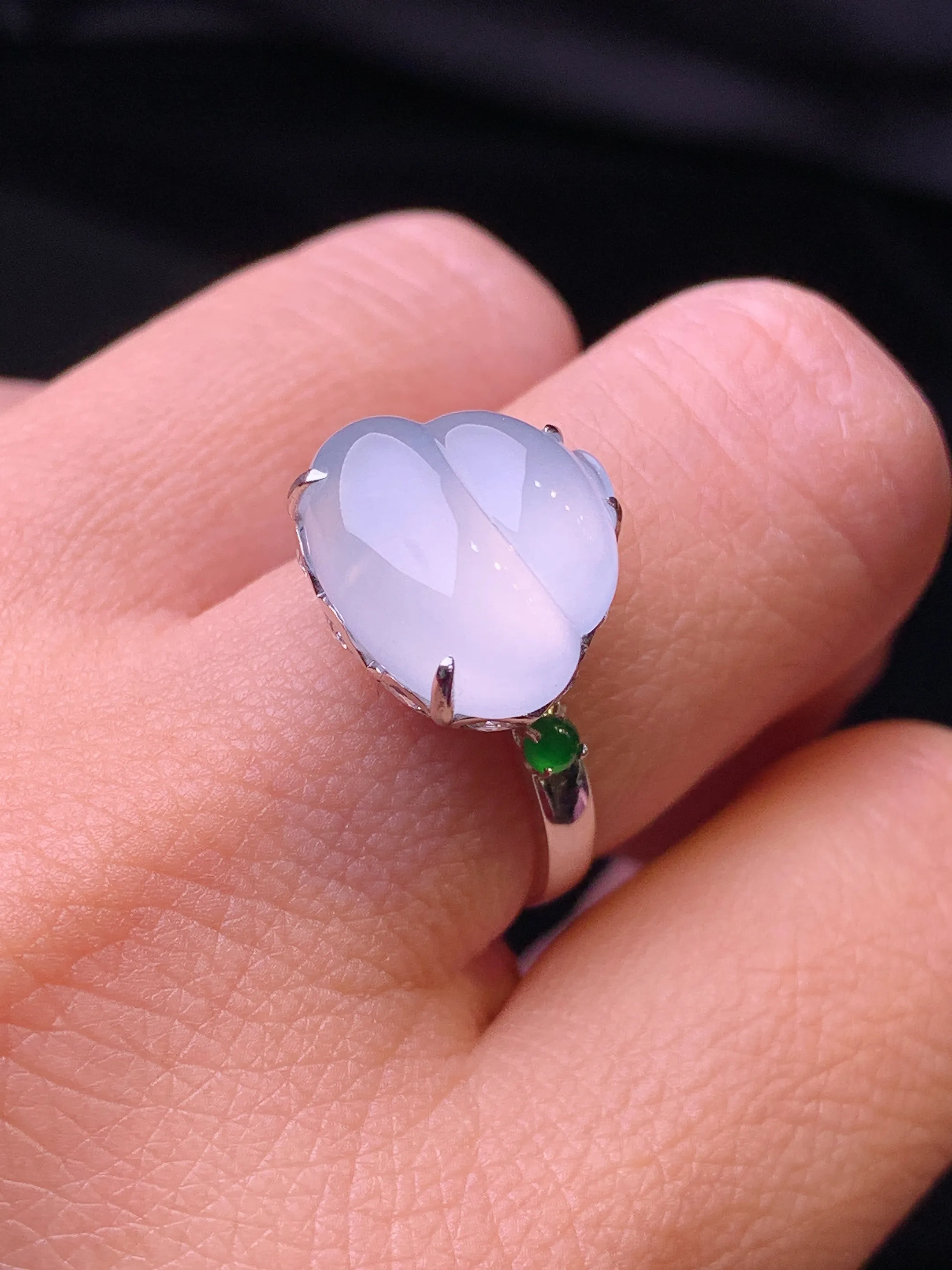 18k金镶嵌冰种葫芦戒指 玉质细腻 色泽艳丽清新 圈口14 裸石尺寸12.2*14.2*5