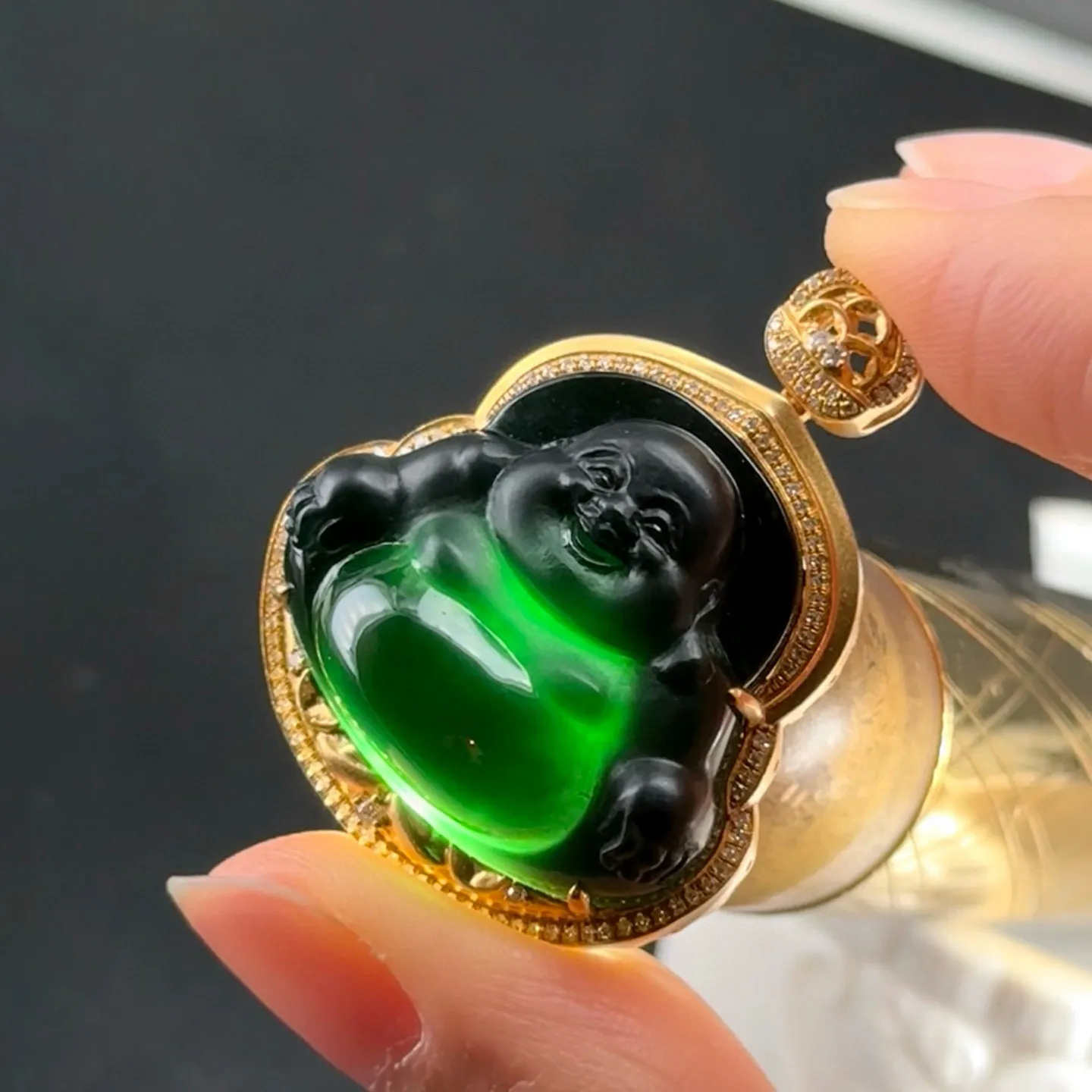 精品18k墨翠大肚佛 种好色正 黑度极好 打灯通透 油性十足  尺寸37.7