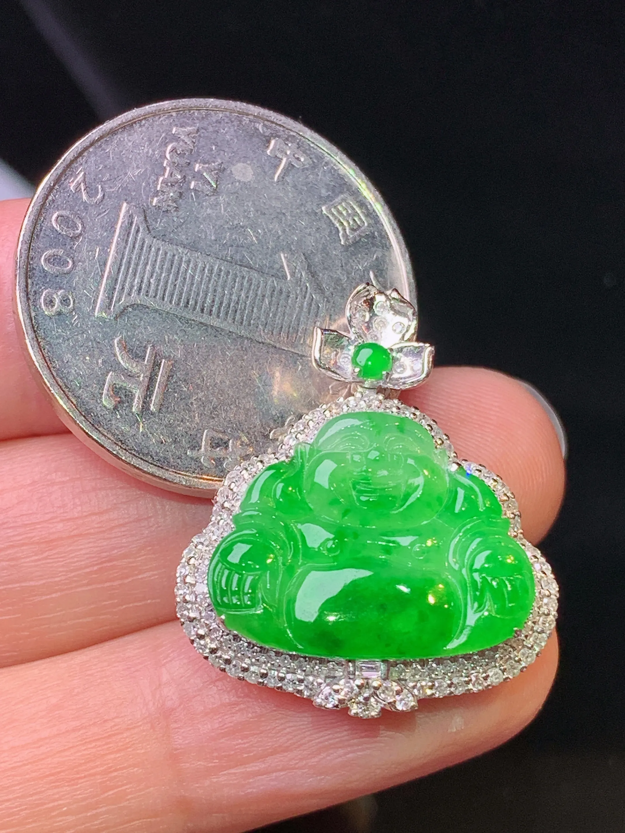 18k金钻镶嵌翠绿佛公吊坠 玉质细腻 色泽艳丽清新 整体尺寸25.7*21.8*7.7