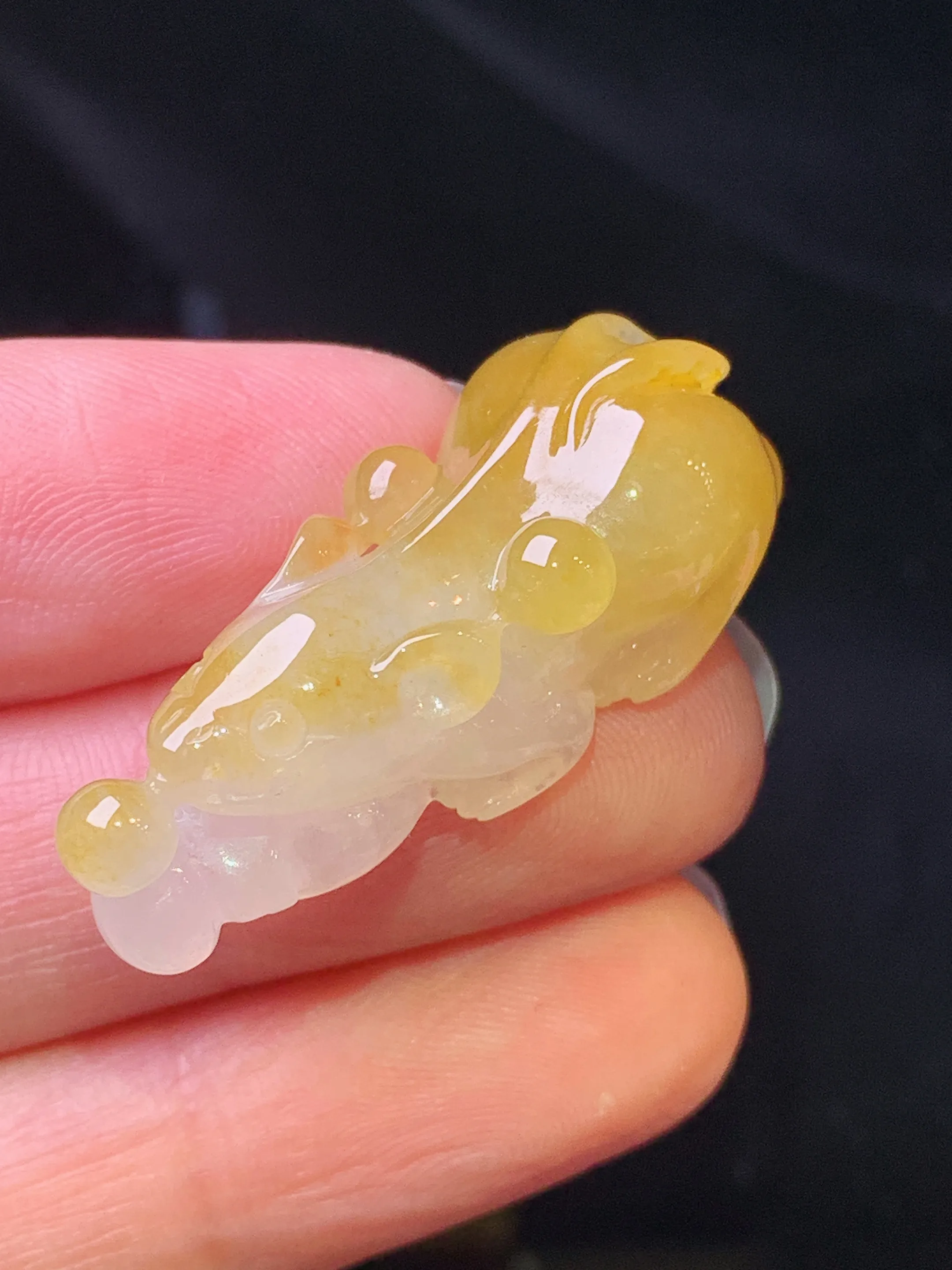 黄翡貔貅吊坠 玉质细腻 色泽艳丽清新 整体尺寸34*14.3*12.5