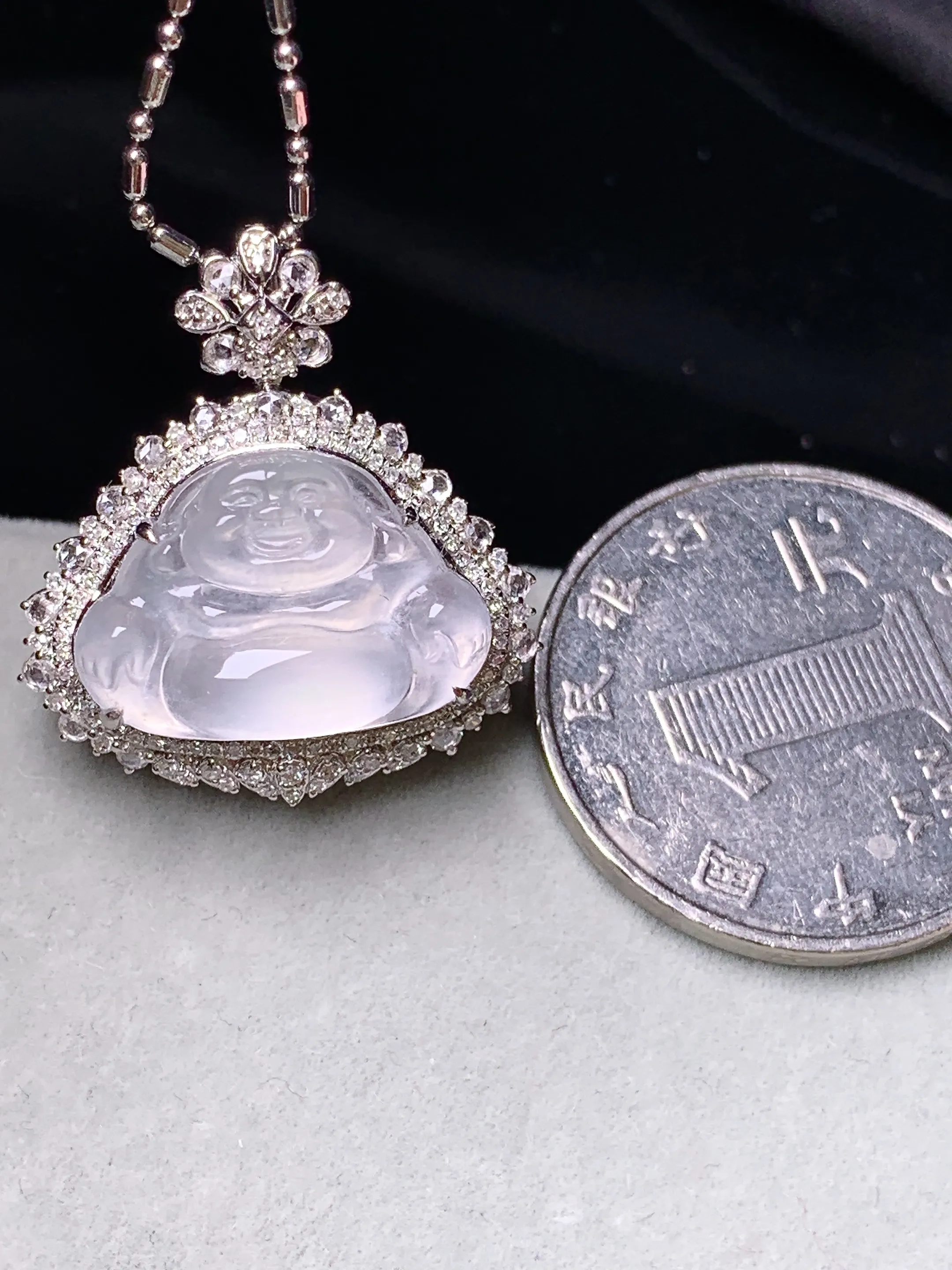 18k金钻镶嵌冰种佛公吊坠 玉质细腻 色泽艳丽清新 整体尺寸25*22.8*11.6