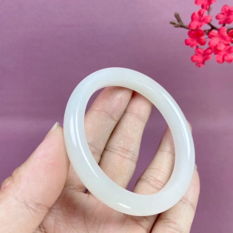 羊脂白玉！圈口58宽11.8高冰，无结构精品，和田玉老坑白玉手镯，野牛沟钢板老坑料，玉质特细腻油润，白度一级，无裂无杂无结构，基本无水线，高脂粉，高品质，佩戴高端典雅，尽显高贵内涵气