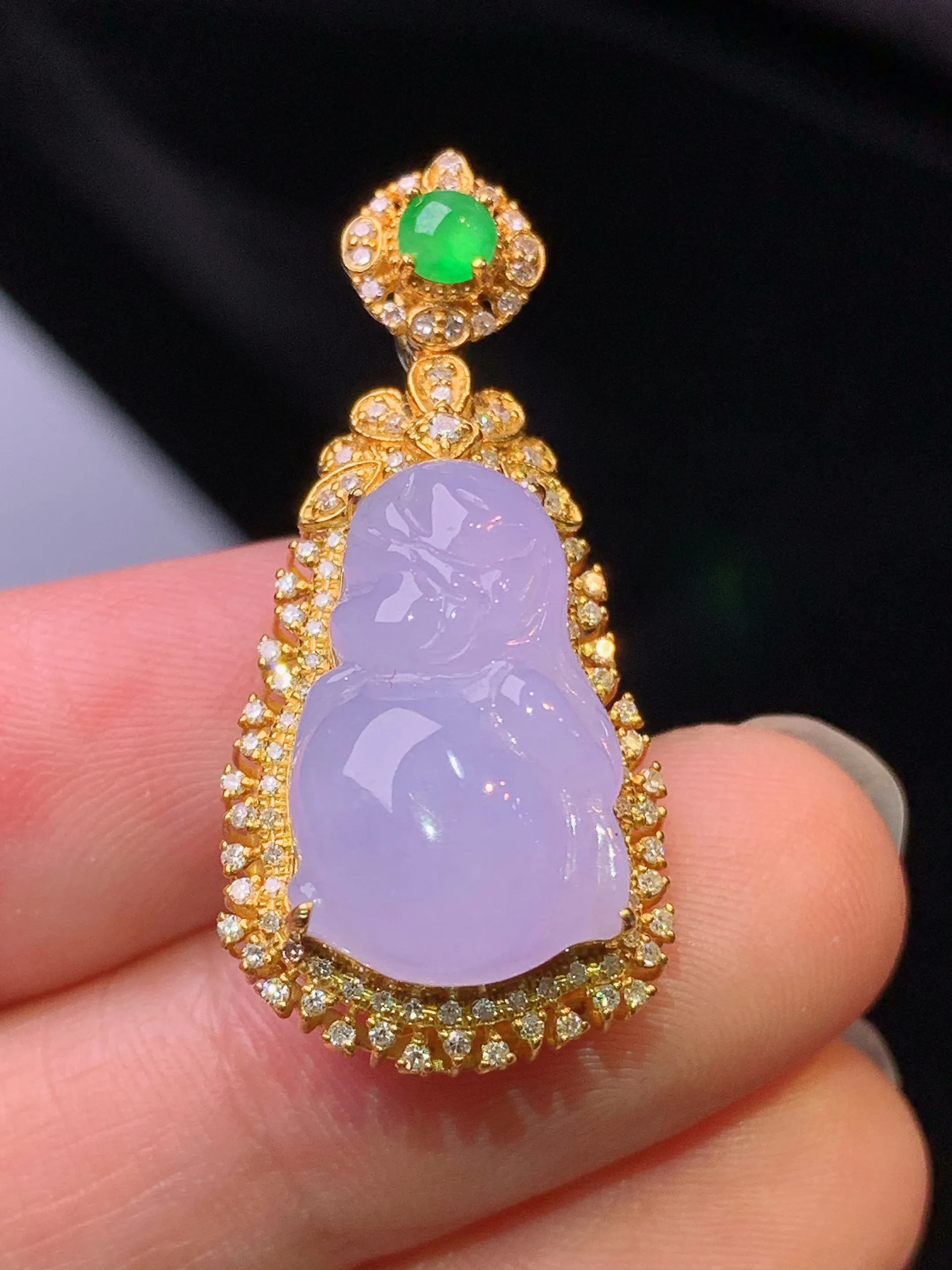 18k金钻镶嵌紫罗兰小女孩吊坠 玉质细腻 色泽艳丽清新 整体尺寸32.6*15*11.8