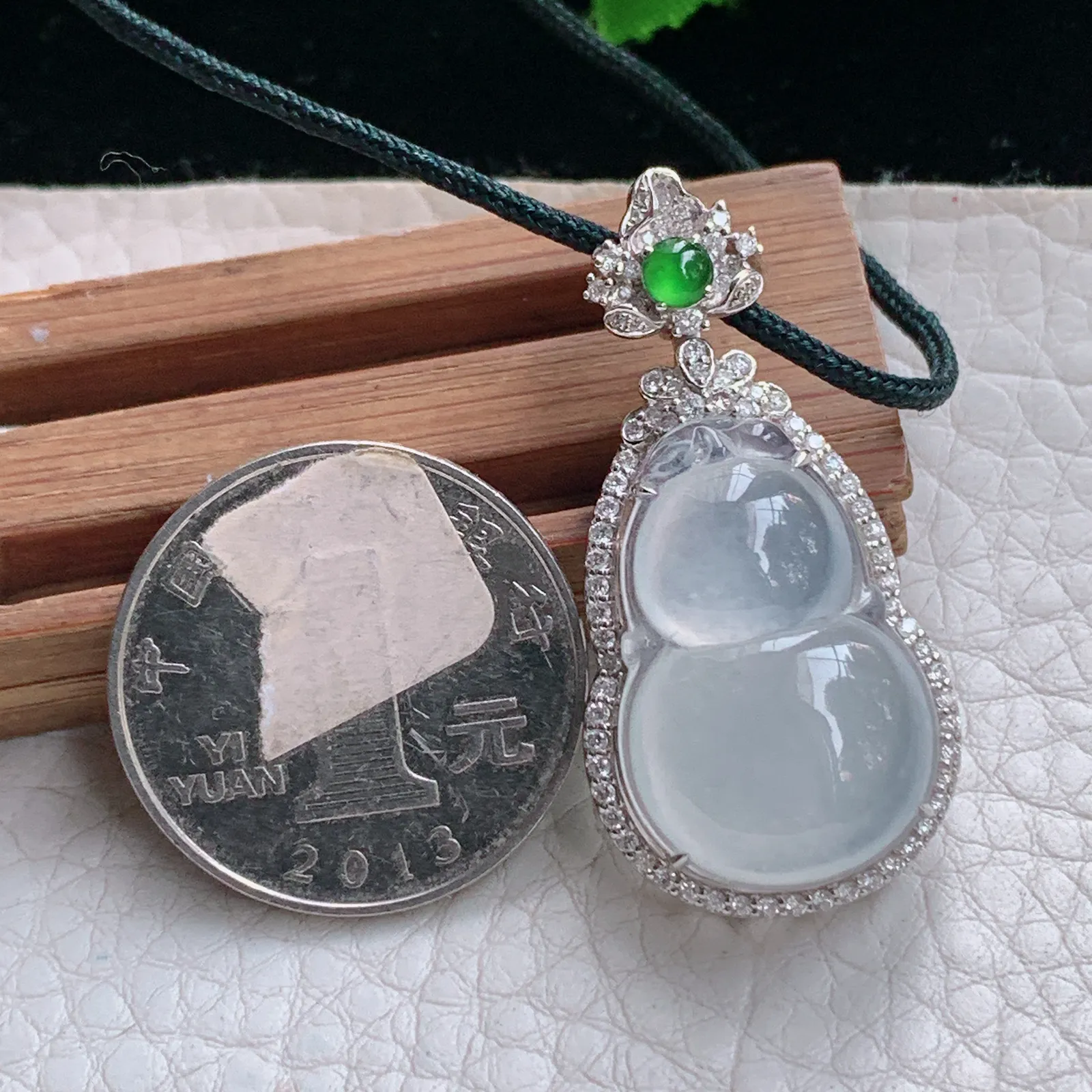 axm实拍38.8*19.3*10缅甸翡翠精雕冰起光饱满葫芦 玉葫芦玉吊坠