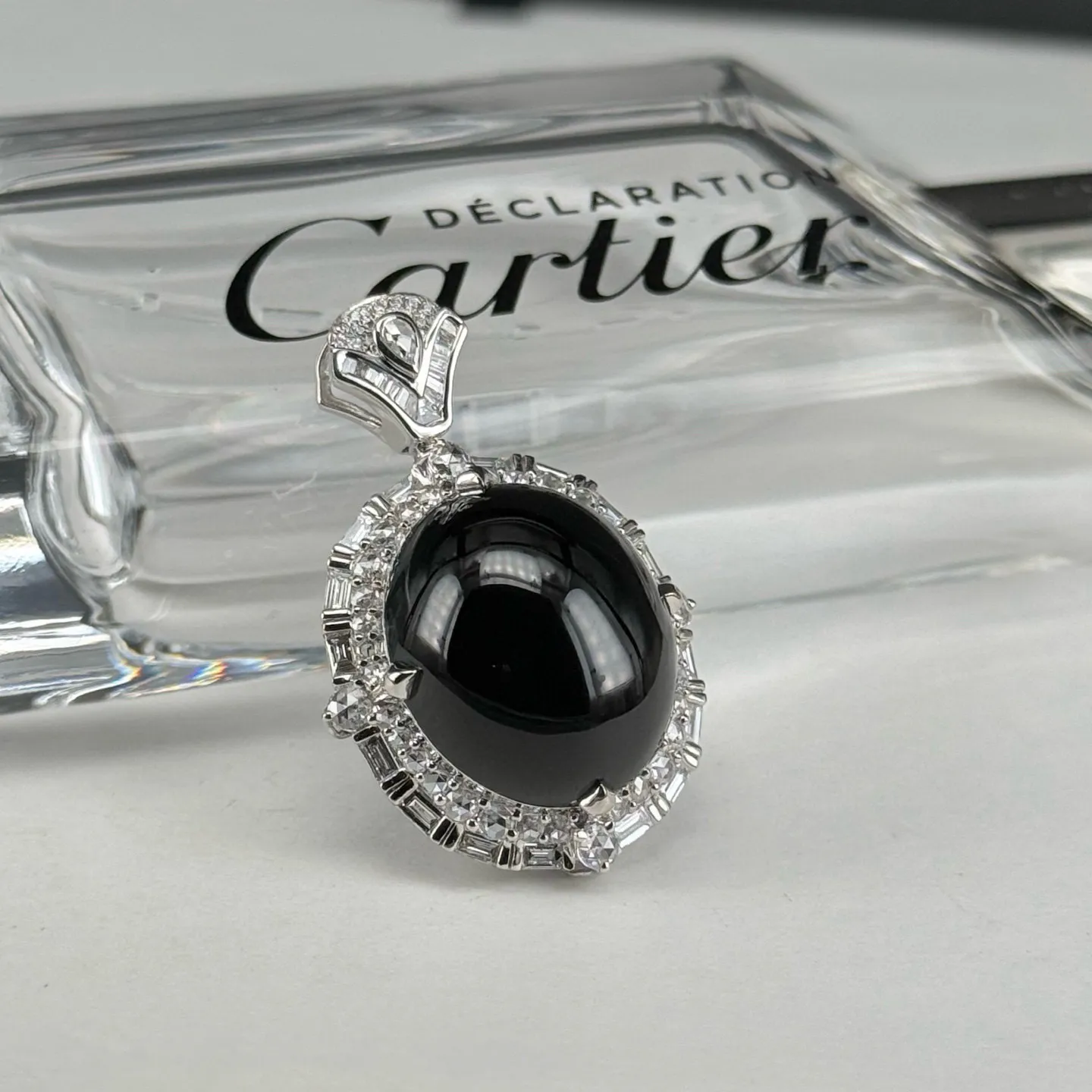 18k满钻豪镶墨翠蛋面吊坠 种好色正 黑度极好 打灯通透 油性十足 尺寸35.9