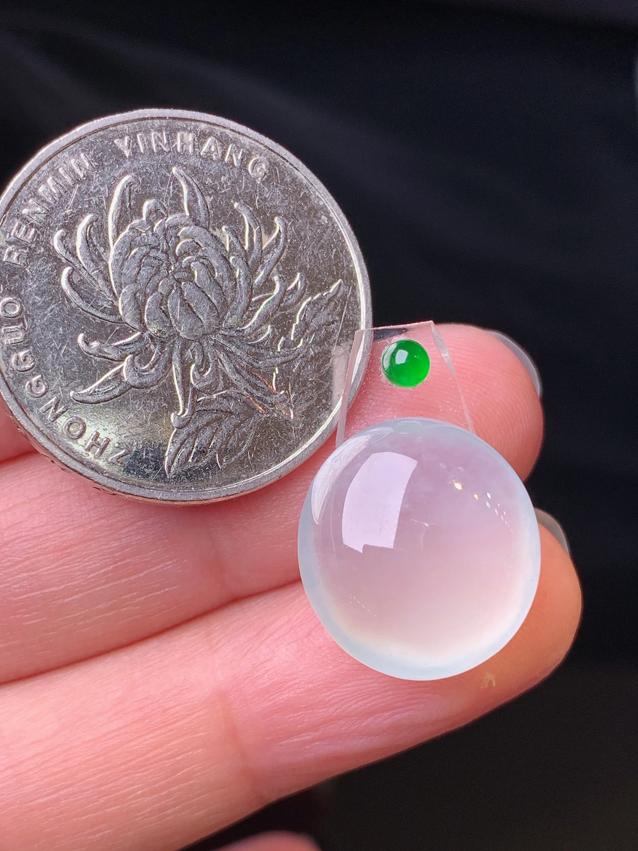 镶嵌款 冰种蛋面吊坠 玉质细腻 色泽艳丽清新 整体尺寸15.8*14.6*6.3