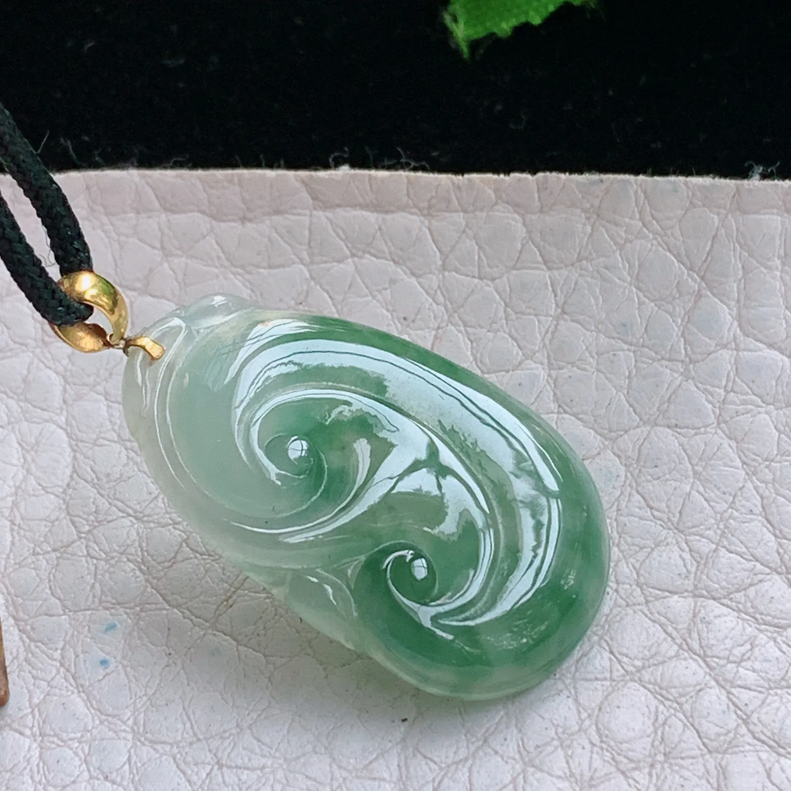 axm实拍30.8*19.6*3.8缅甸翡翠精雕冰飘花如意 事事如意玉吊坠