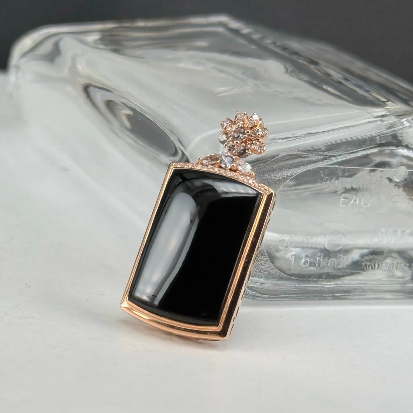 精品18k墨翠马鞍吊坠 种好色正 黑度极好 打灯通透 油性十足 尺寸30.5