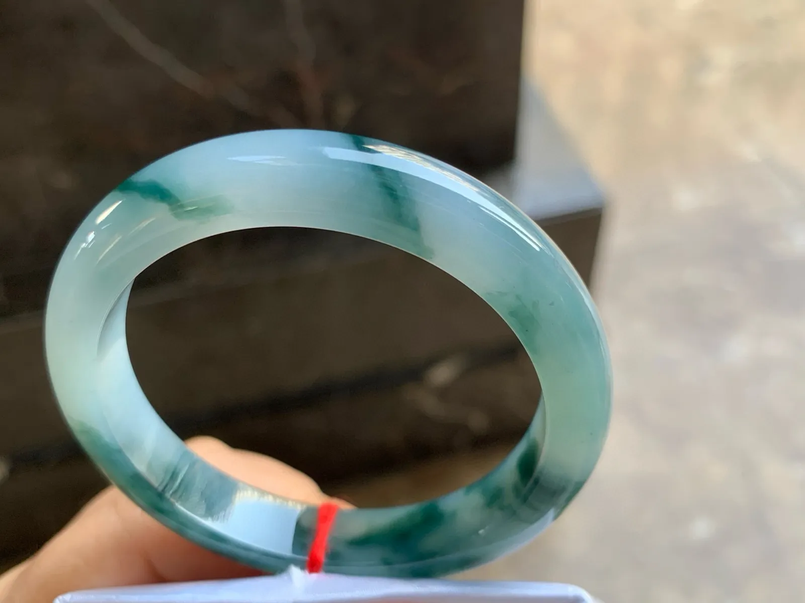 54.5-11-8mm
糯冰飘花手镯 底子细腻 颜色浓郁 性价比推荐