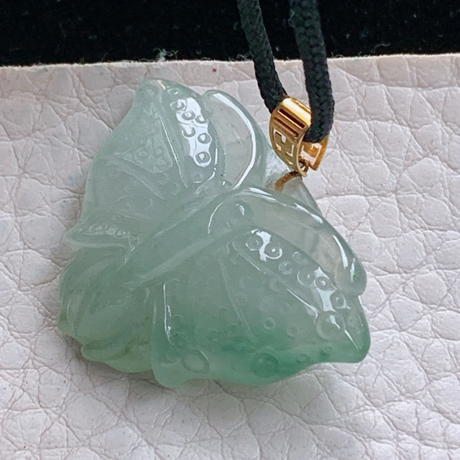 axm实拍22*30.5*7.8缅甸翡翠精雕冰晴蝴蝴 翩翩起舞玉吊坠