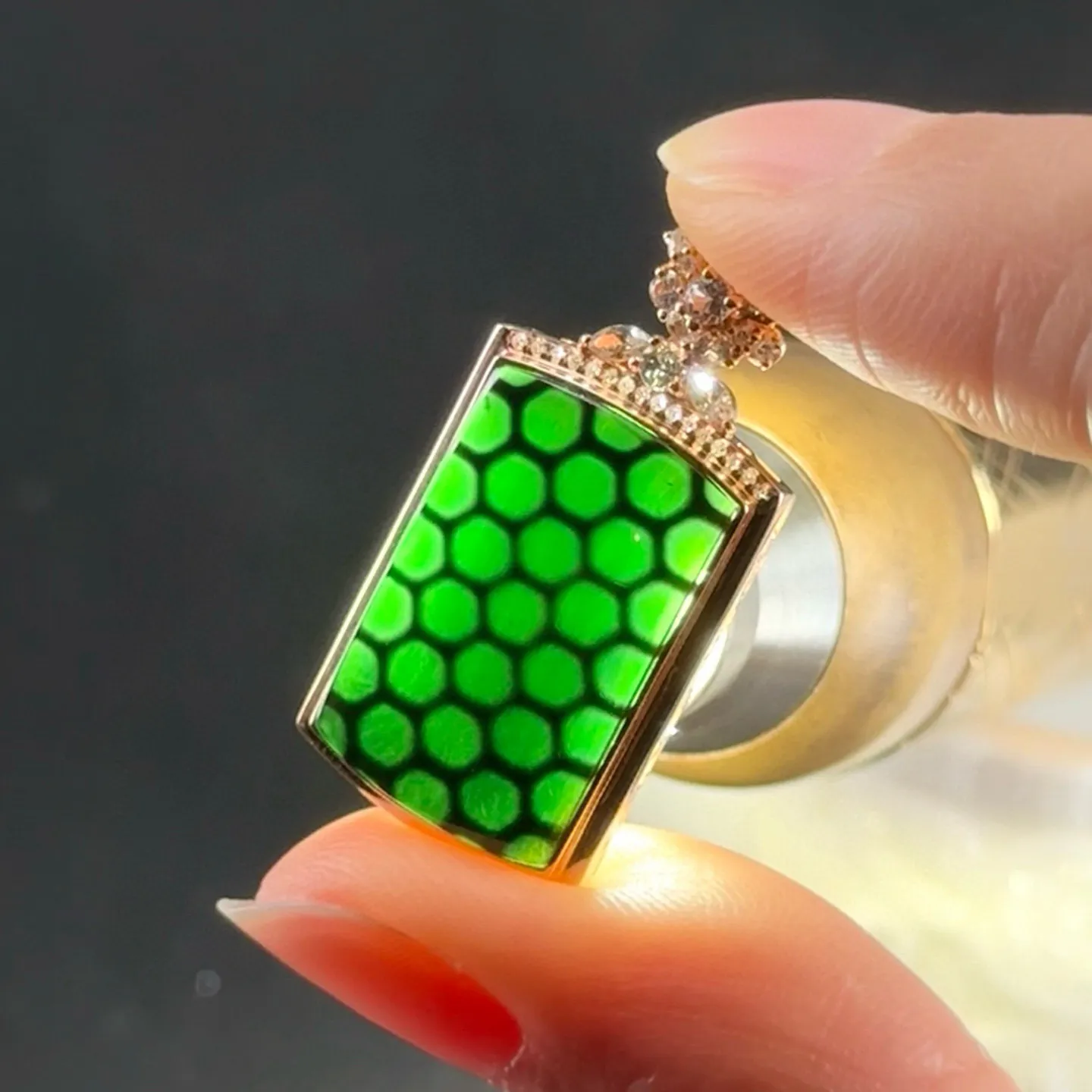 精品18k墨翠马鞍吊坠 种好色正 黑度极好 打灯通透 油性十足 尺寸30.5