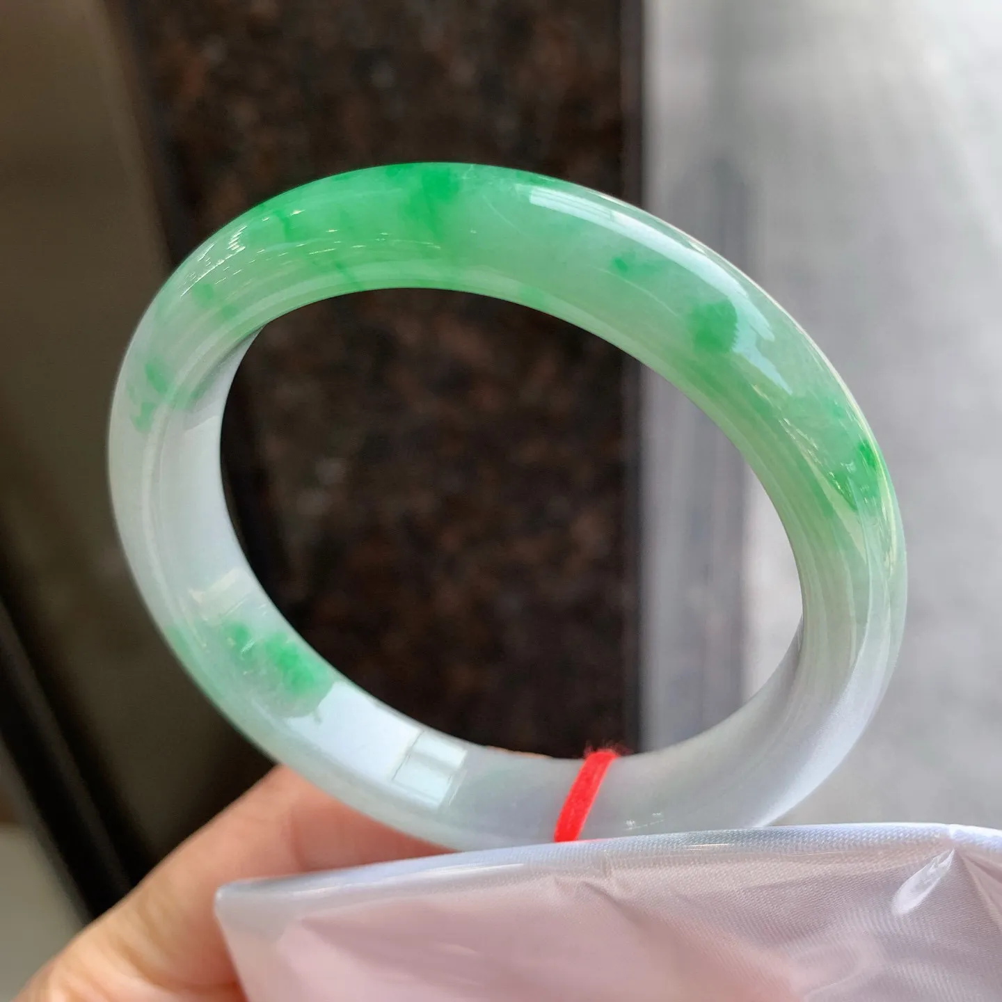 正圈飘绿 完美无瑕 尺寸：55.5/10.6/7.3 细腻