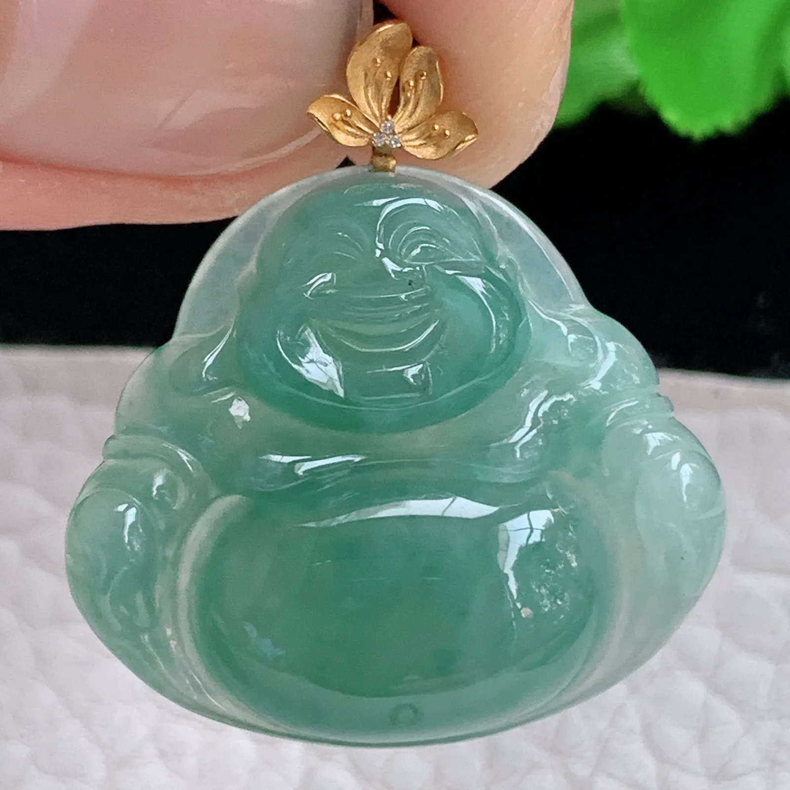 axm实拍30.8*20.3*6缅甸翡翠精雕冰蓝？饱满佛公 开心佛玉吊坠