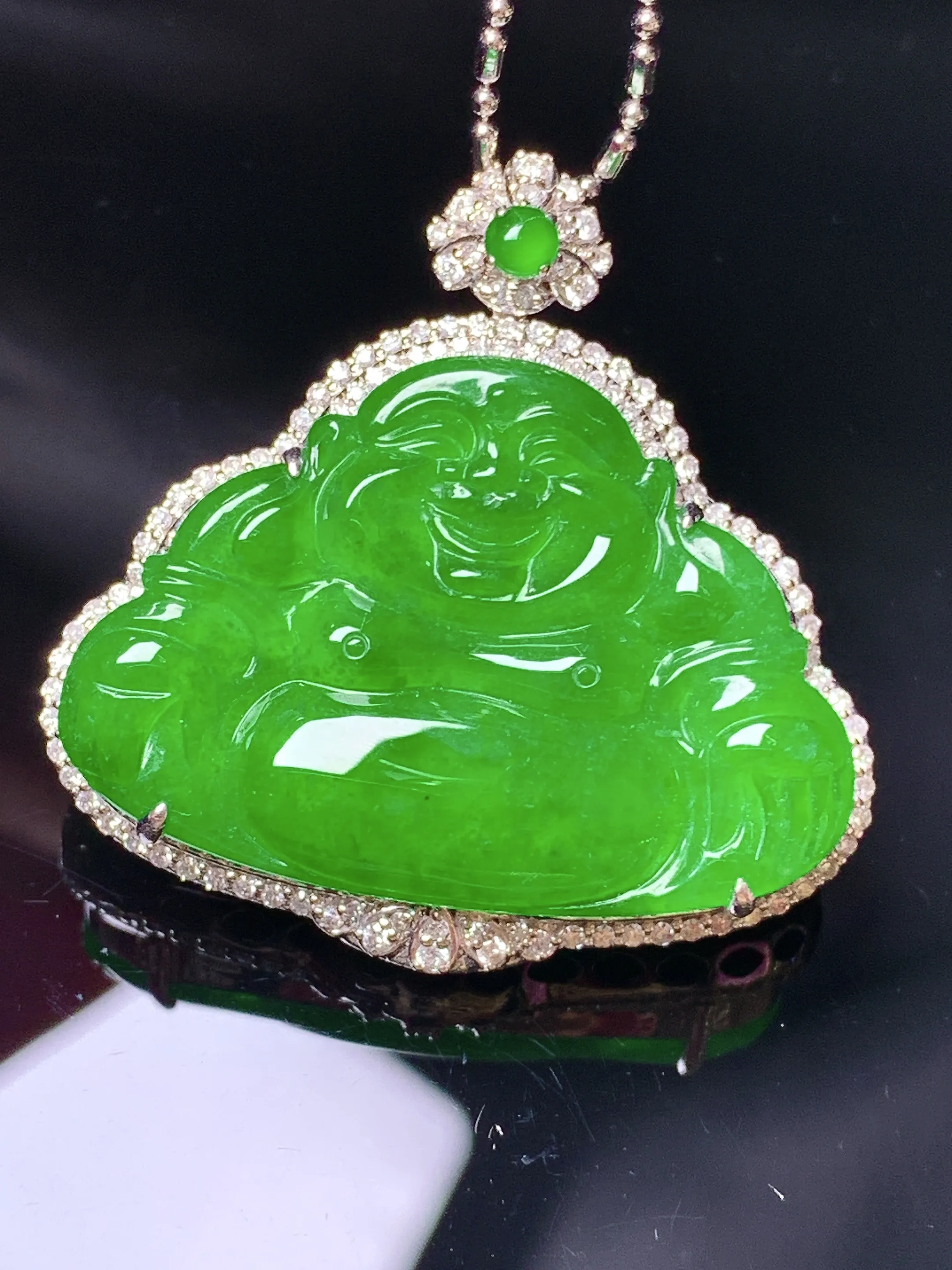 18k金钻镶嵌满绿佛公吊坠 玉质细腻 色泽艳丽清新 整体尺寸32.2*32.6*8