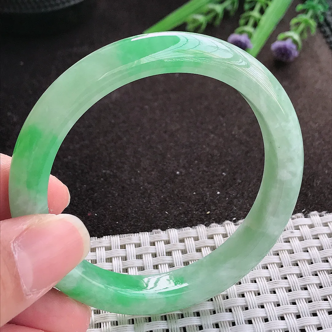 实拍A货翡翠54.8/10.1/8.1老坑冰胶水灵飘阳绿手镯宽边翡翠玉镯女款