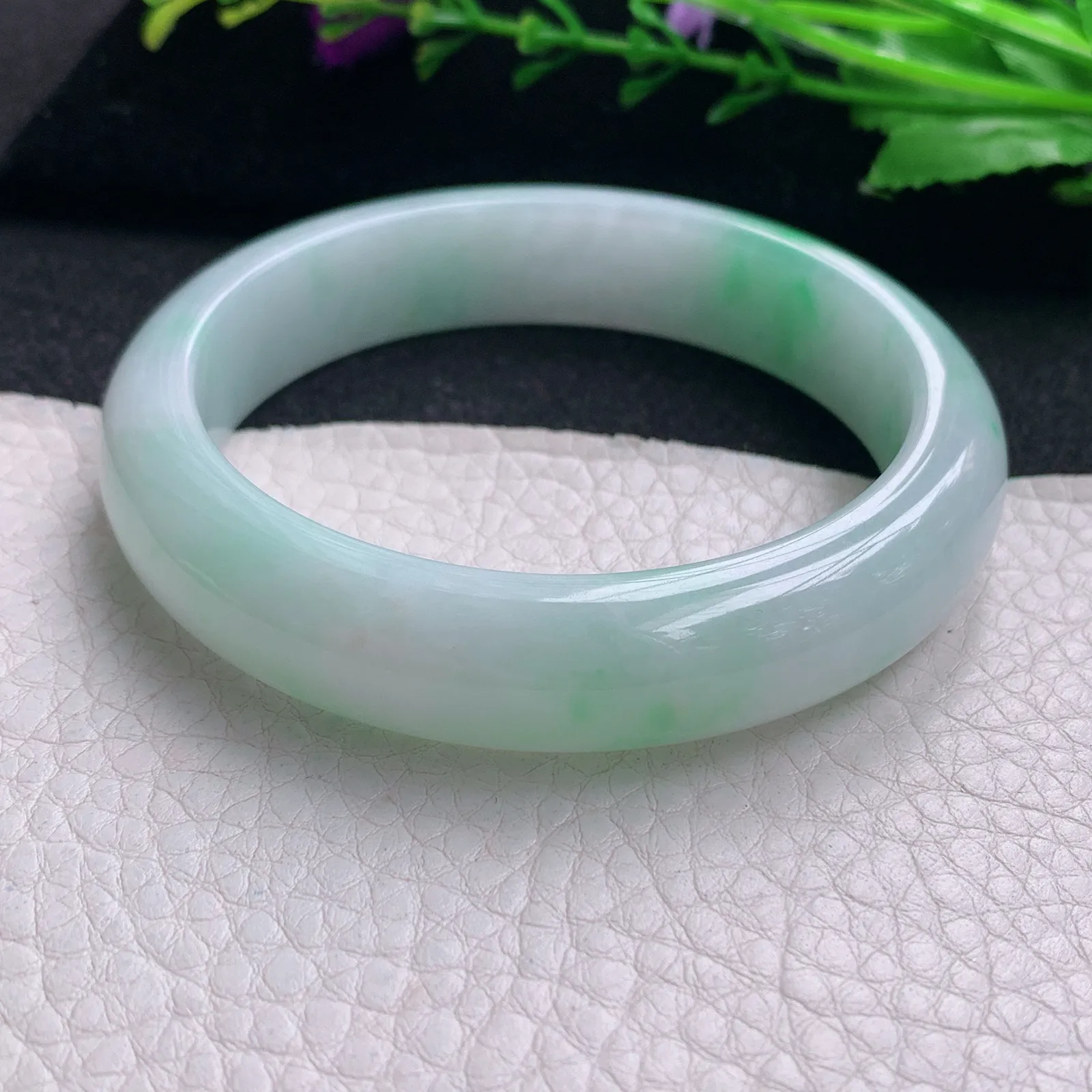 nr实拍57*13.2*8.2平安镯 天然缅甸翡翠白底青玉手镯 宽边玉手环